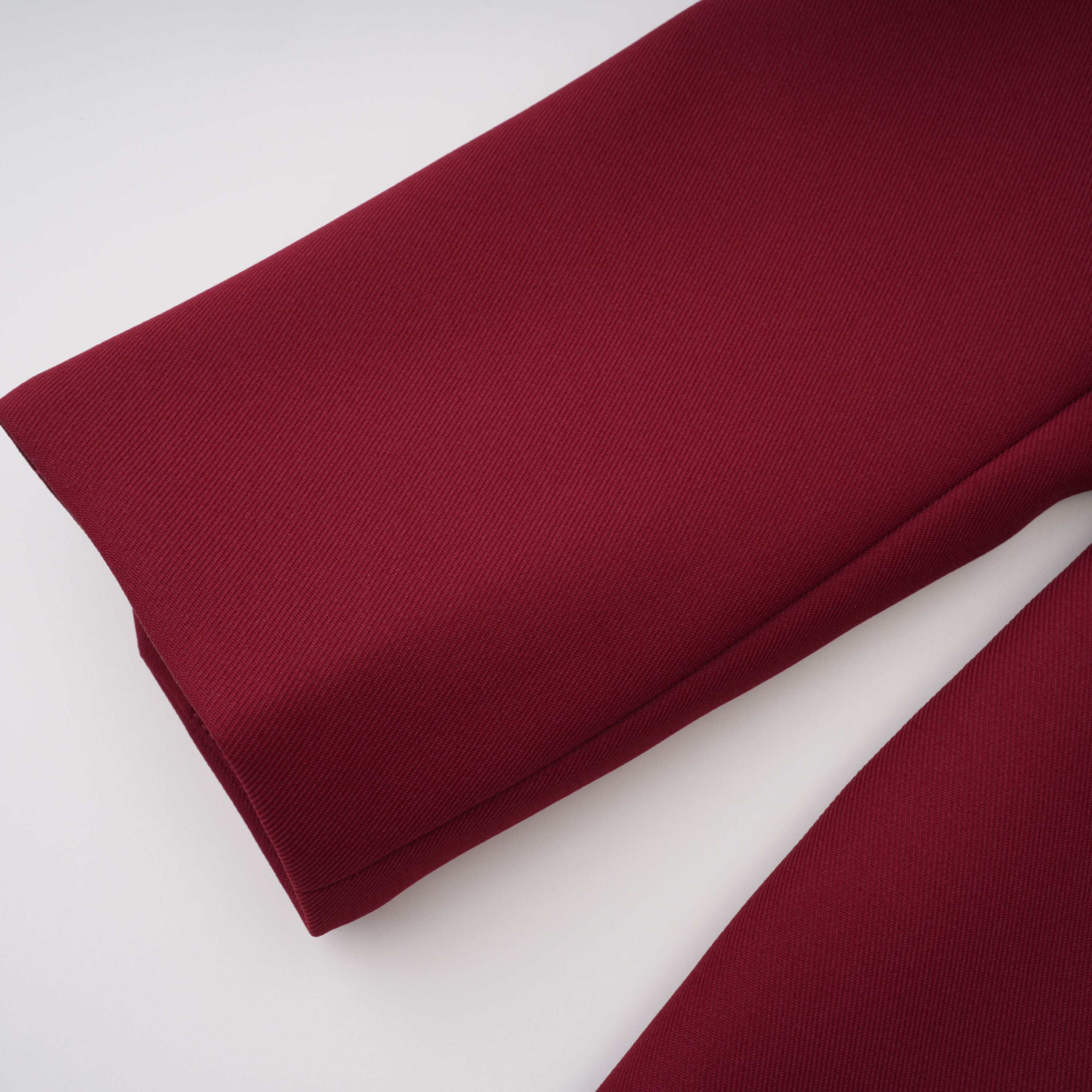 Valeria Burgunderrotes Minikleid mit Stehkragen und langen Ärmeln