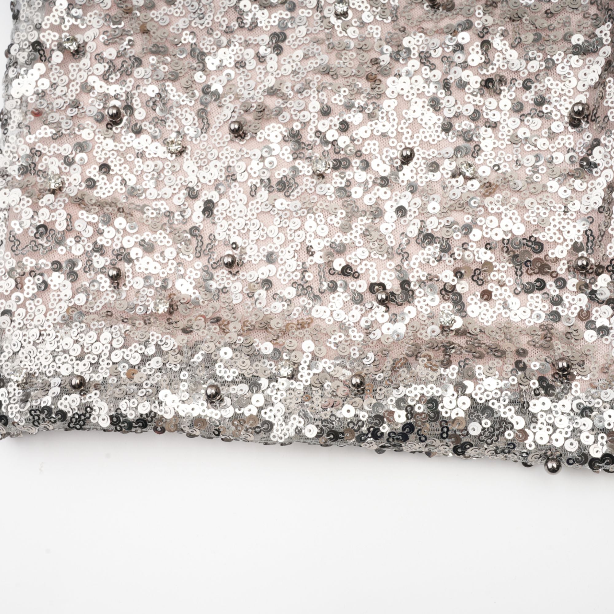 فستان جولييت ماكسي غير متماثل مزين بالترتر