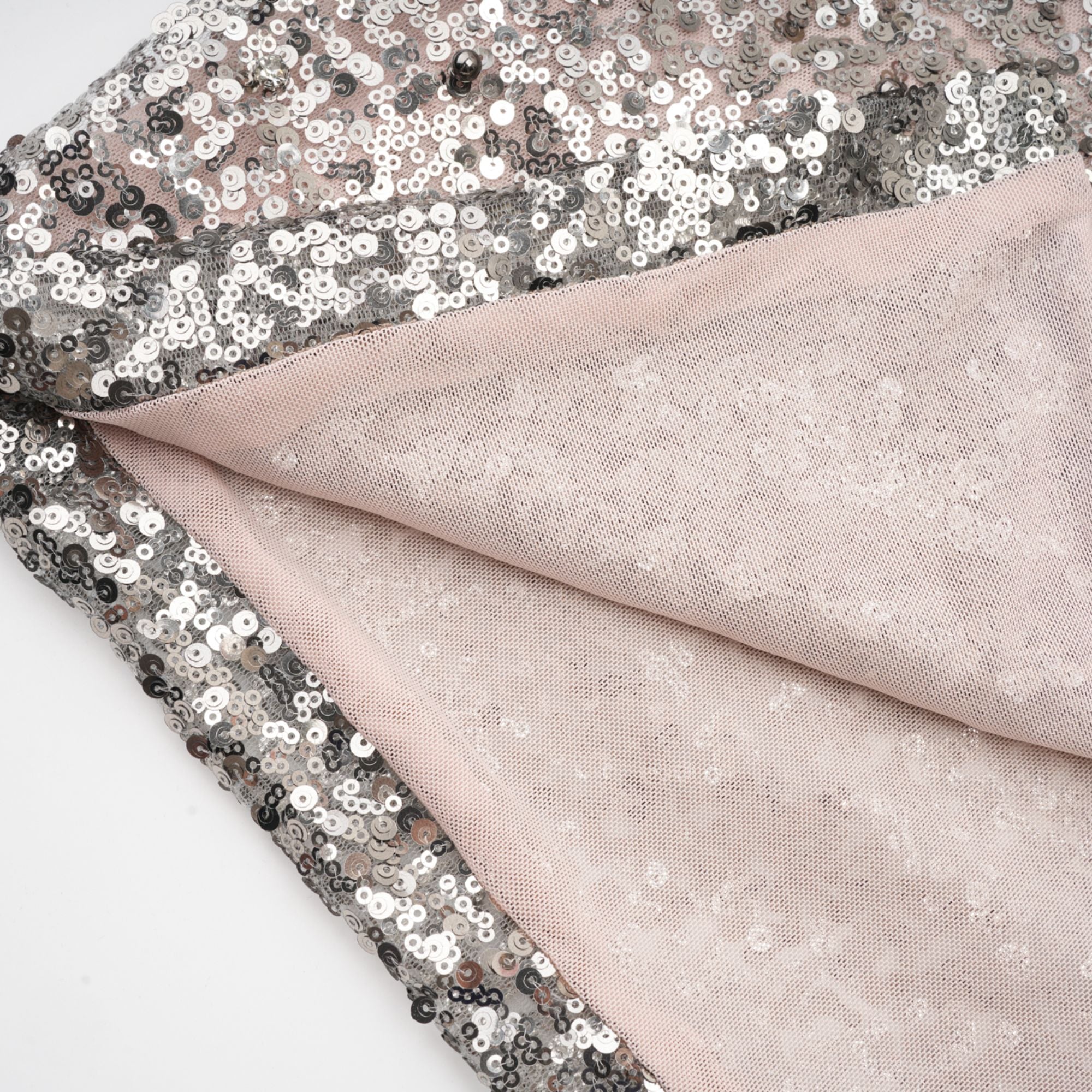 فستان جولييت ماكسي غير متماثل مزين بالترتر