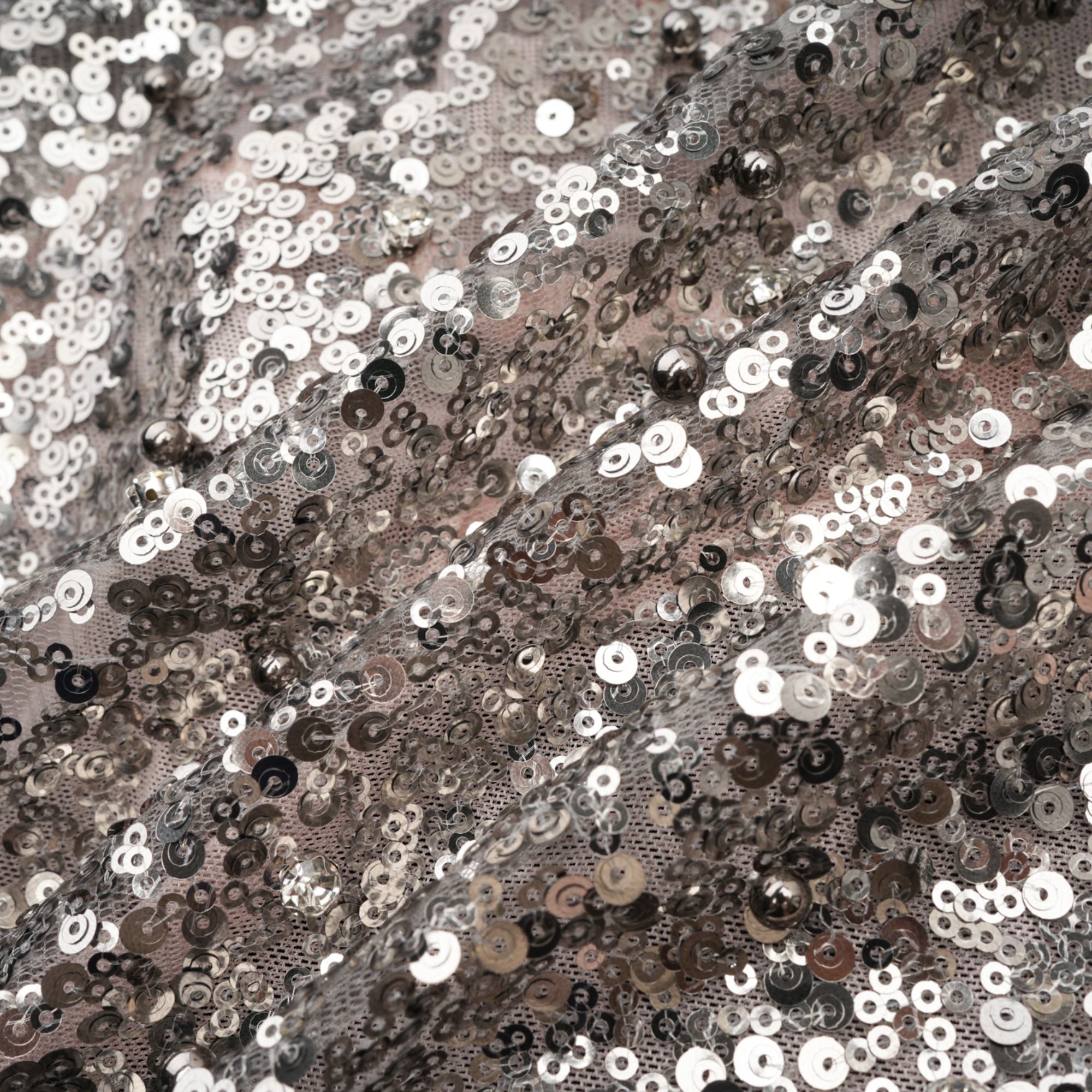 فستان جولييت ماكسي غير متماثل مزين بالترتر