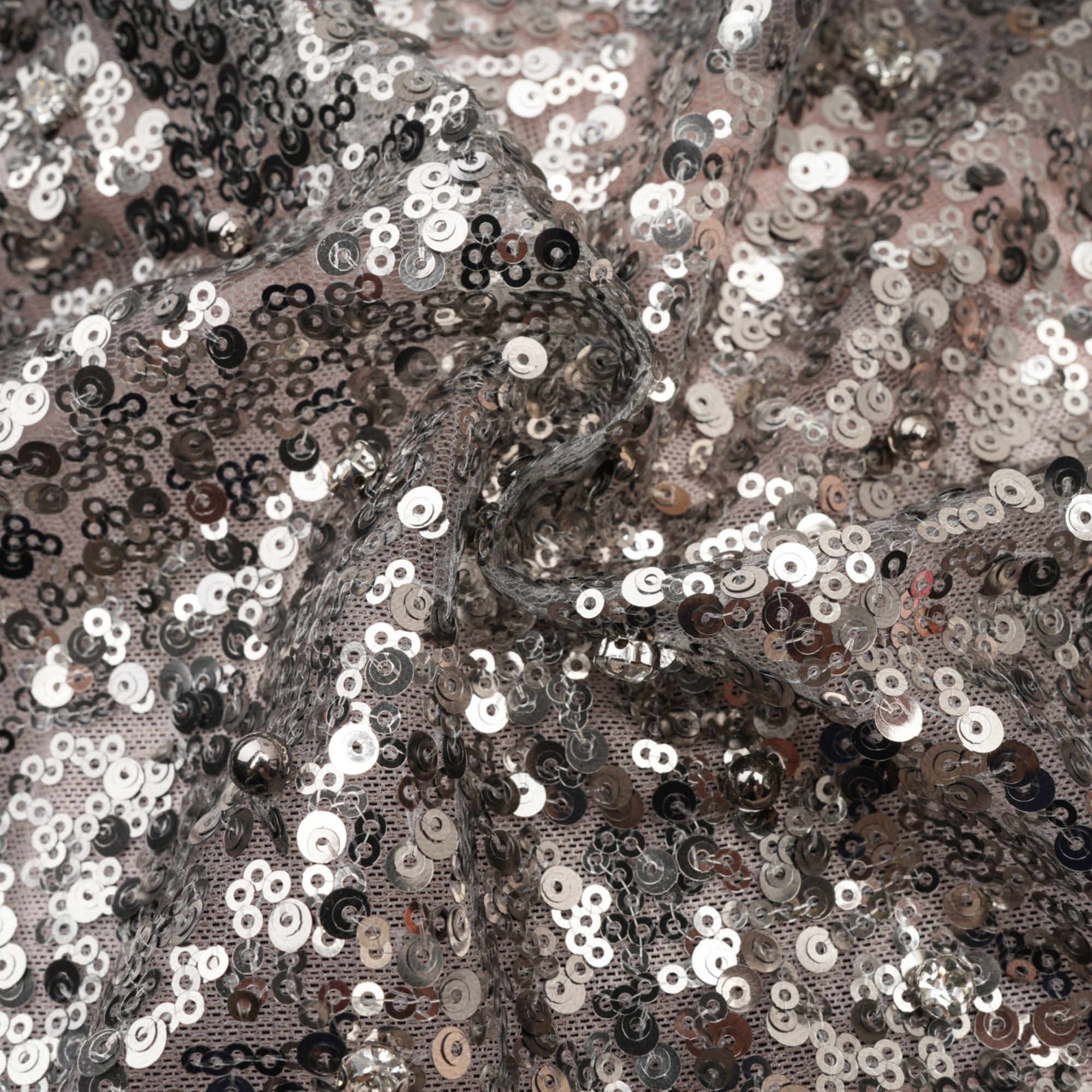 فستان جولييت ماكسي غير متماثل مزين بالترتر