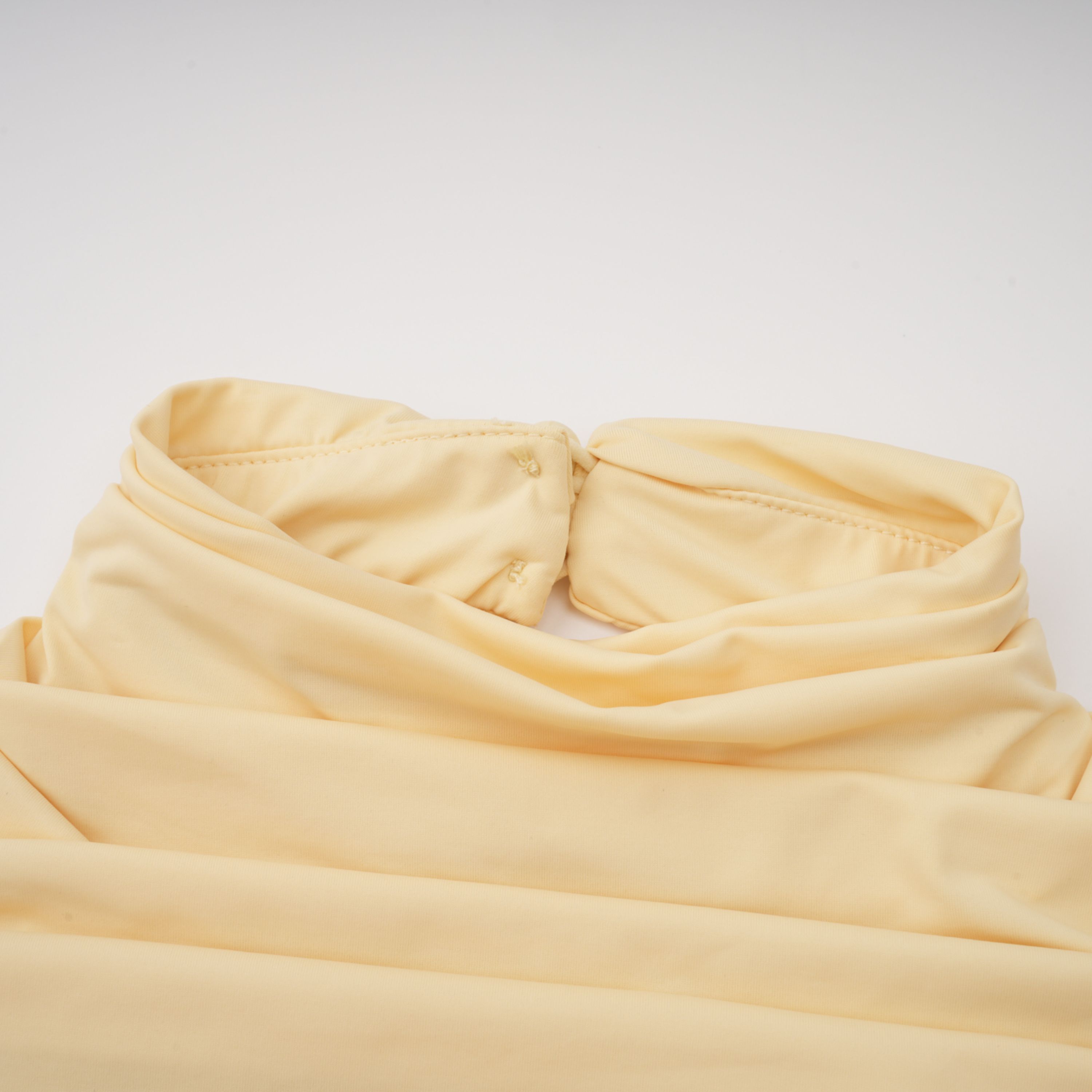 فستان يفت الأصفر ذو الأكمام الطويلة ذو طبقات بتلات ثلاثية الأبعاد