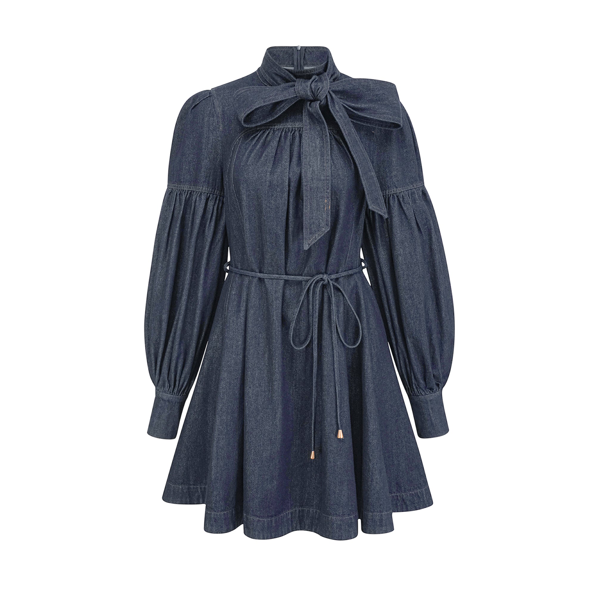 فستان ميرابل قصير من قماش الدنيم باللون الأزرق الداكن مع خياطة متباينة