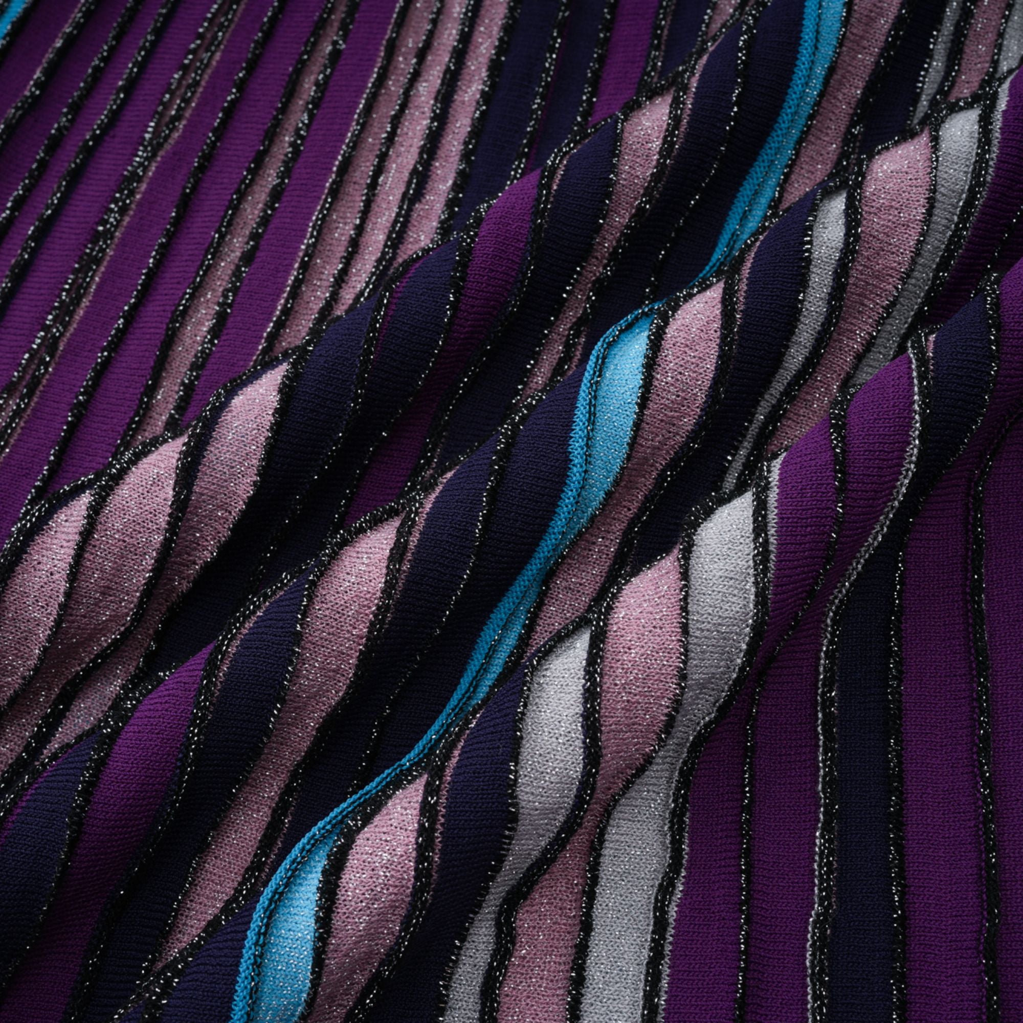 Bruyère – Lila gestreiftes Maxikleid aus Strick mit Pailletten