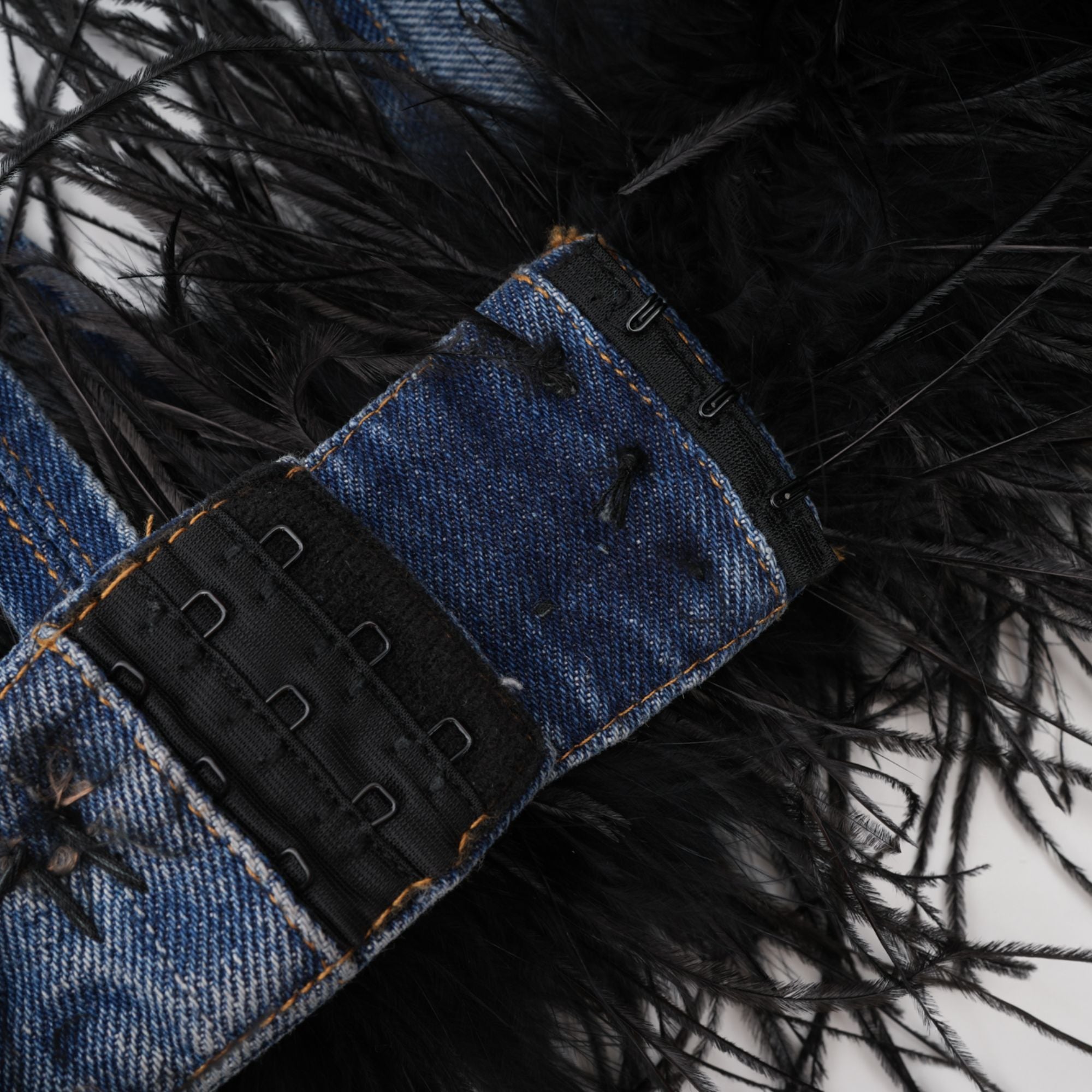 طقم تنورة وقميص من قماش الدنيم من ريش ميليا