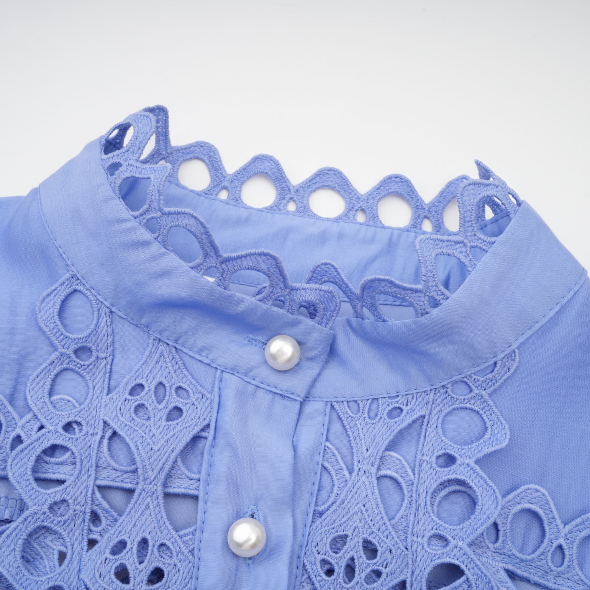 Nova blaues Minikleid mit Cut-outs und Gürtel