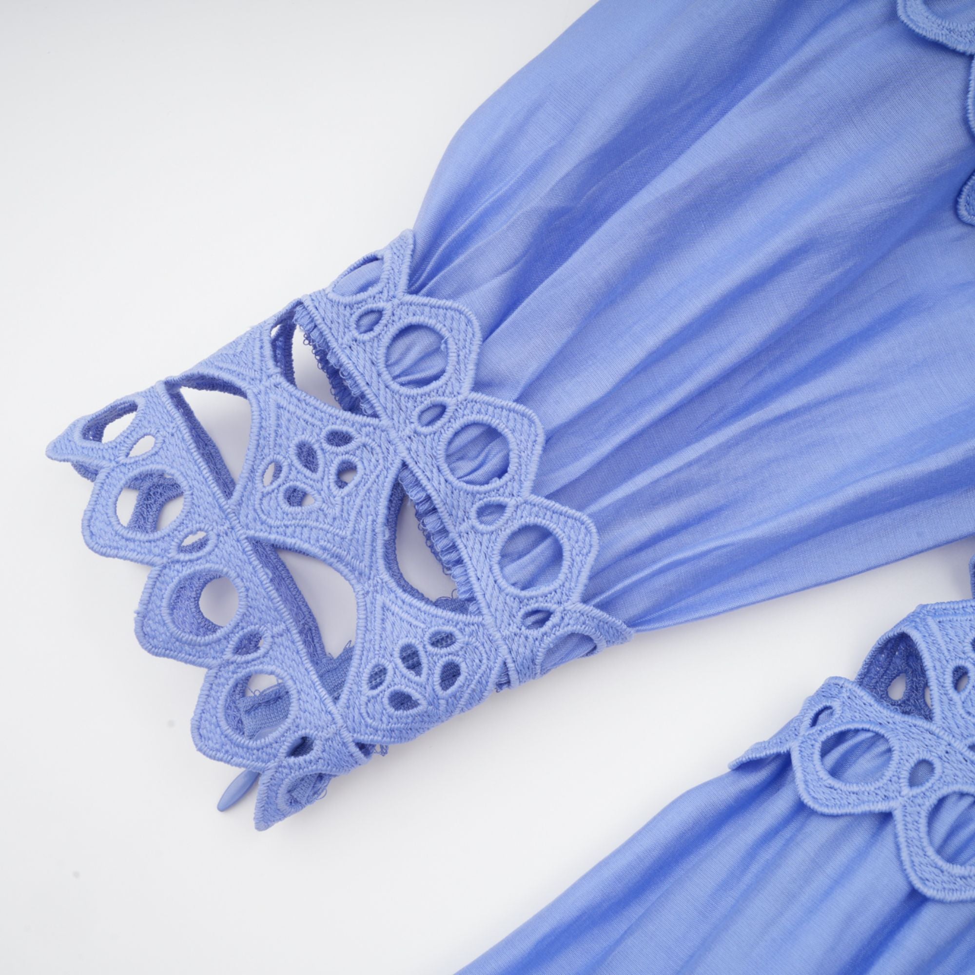 Nova blaues Minikleid mit Cut-outs und Gürtel