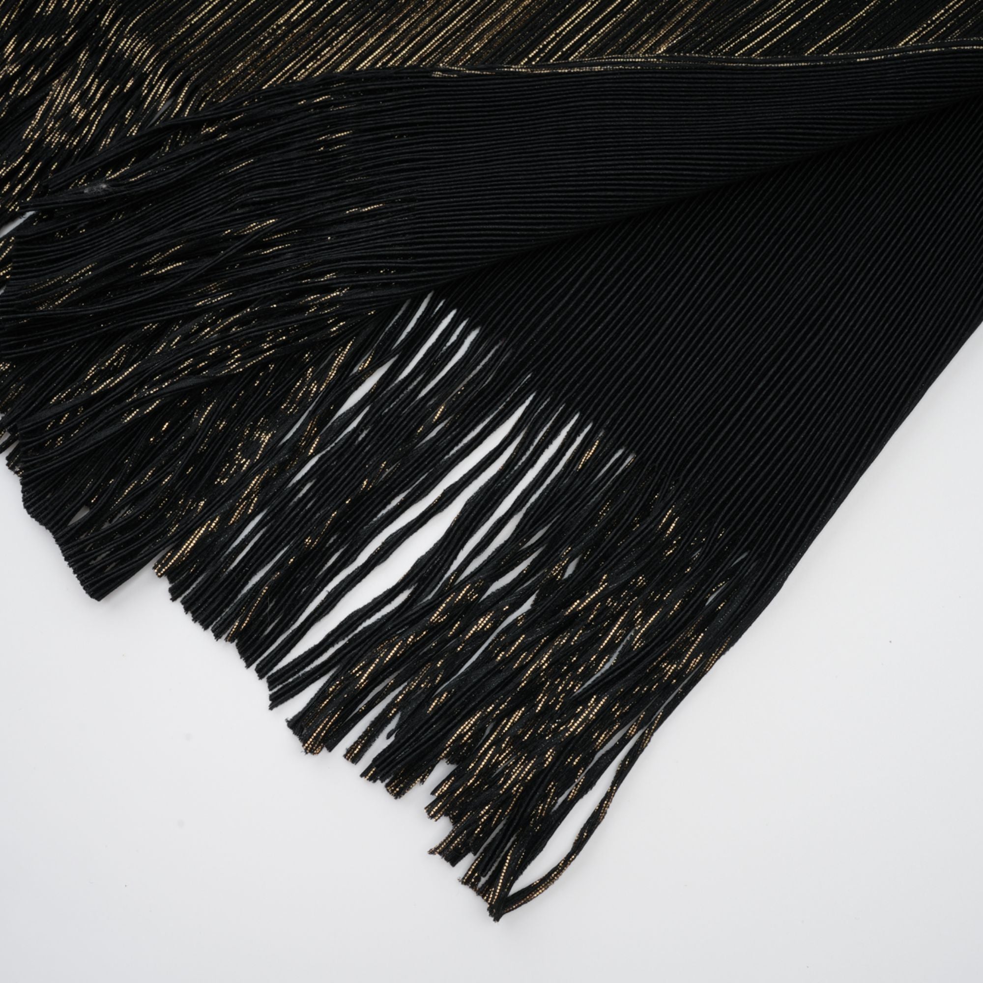 طقم دكستارد مكون من بلوزة وتنورة متطابقة باللون الأسود المذهب