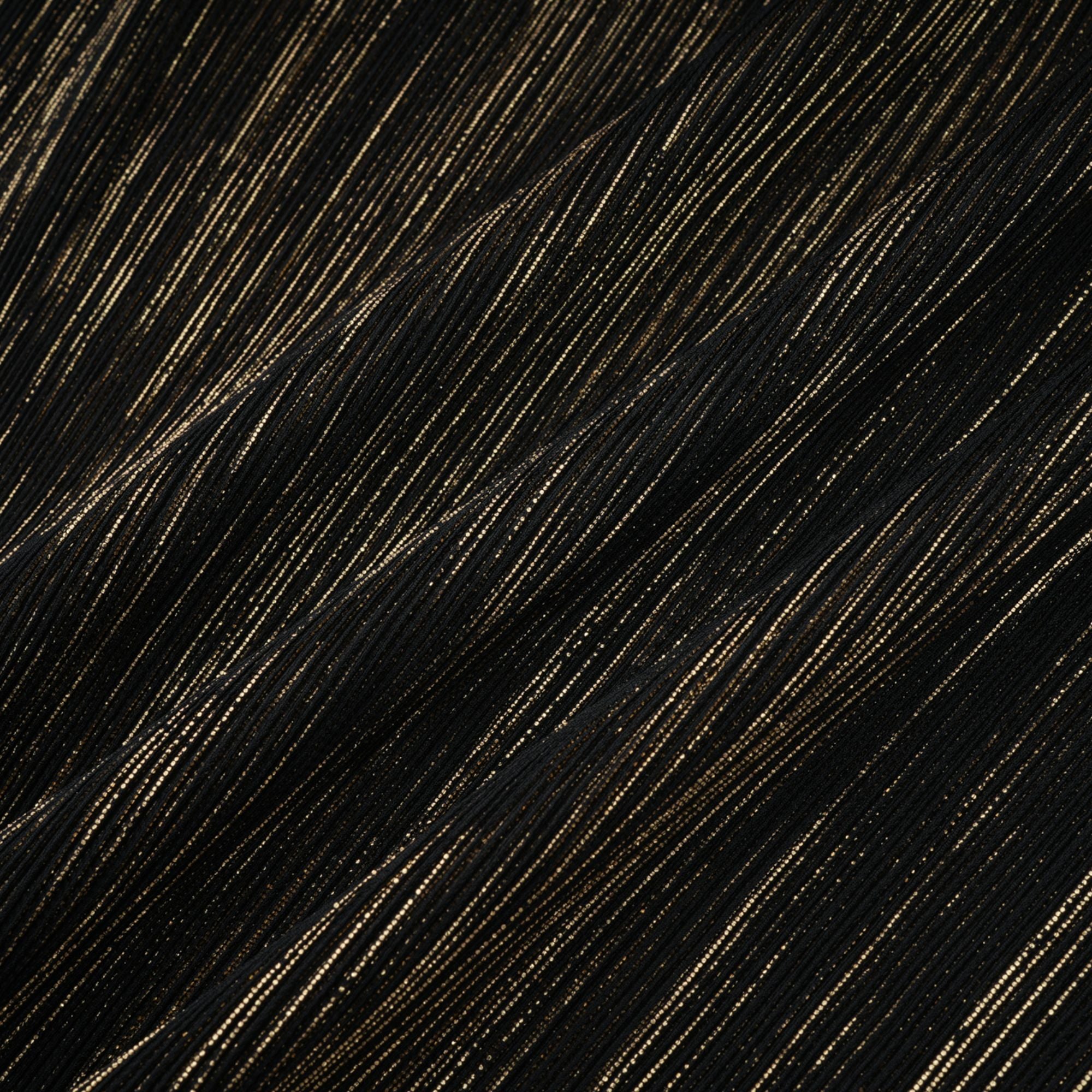 طقم دكستارد مكون من بلوزة وتنورة متطابقة باللون الأسود المذهب