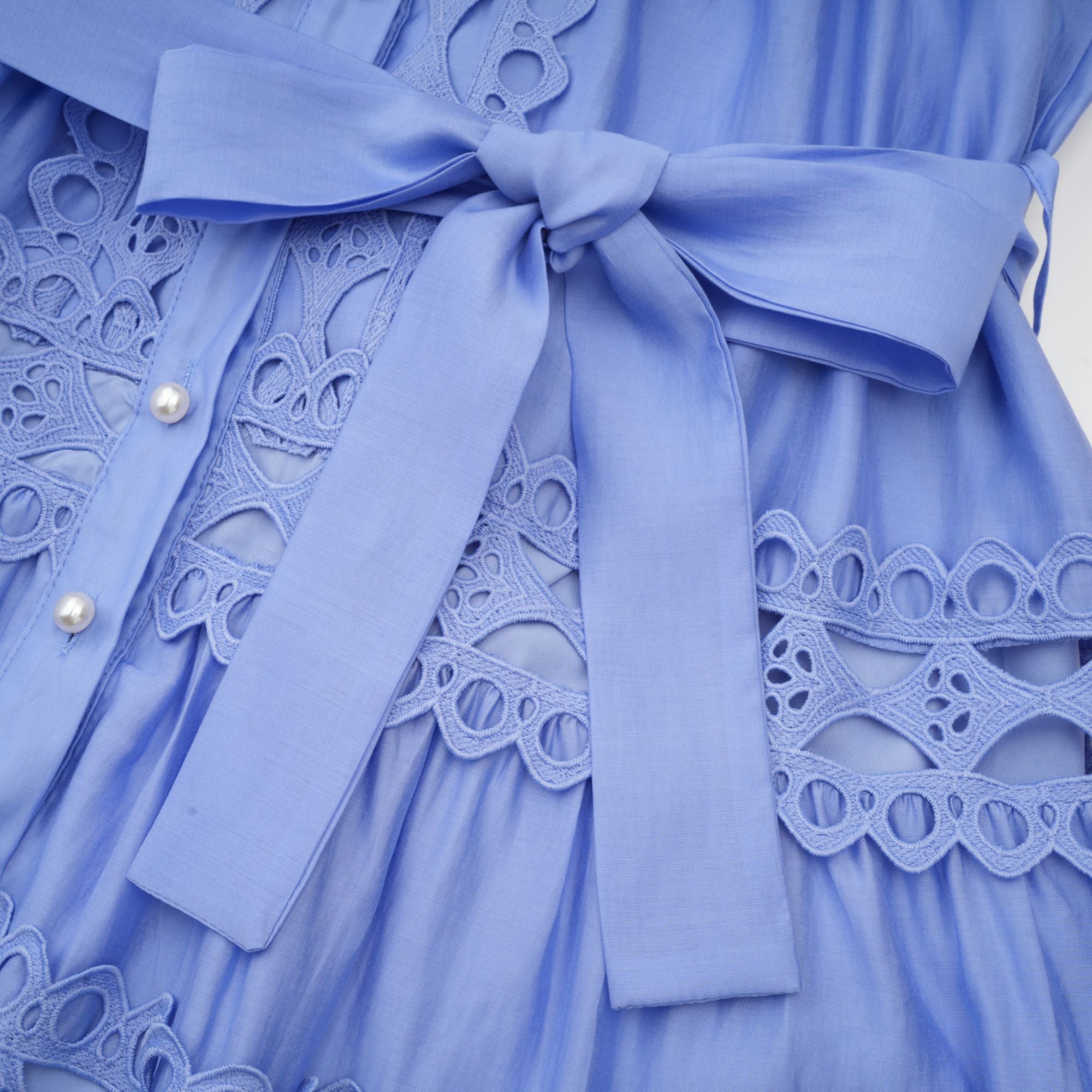 Nova blaues Minikleid mit Cut-outs und Gürtel