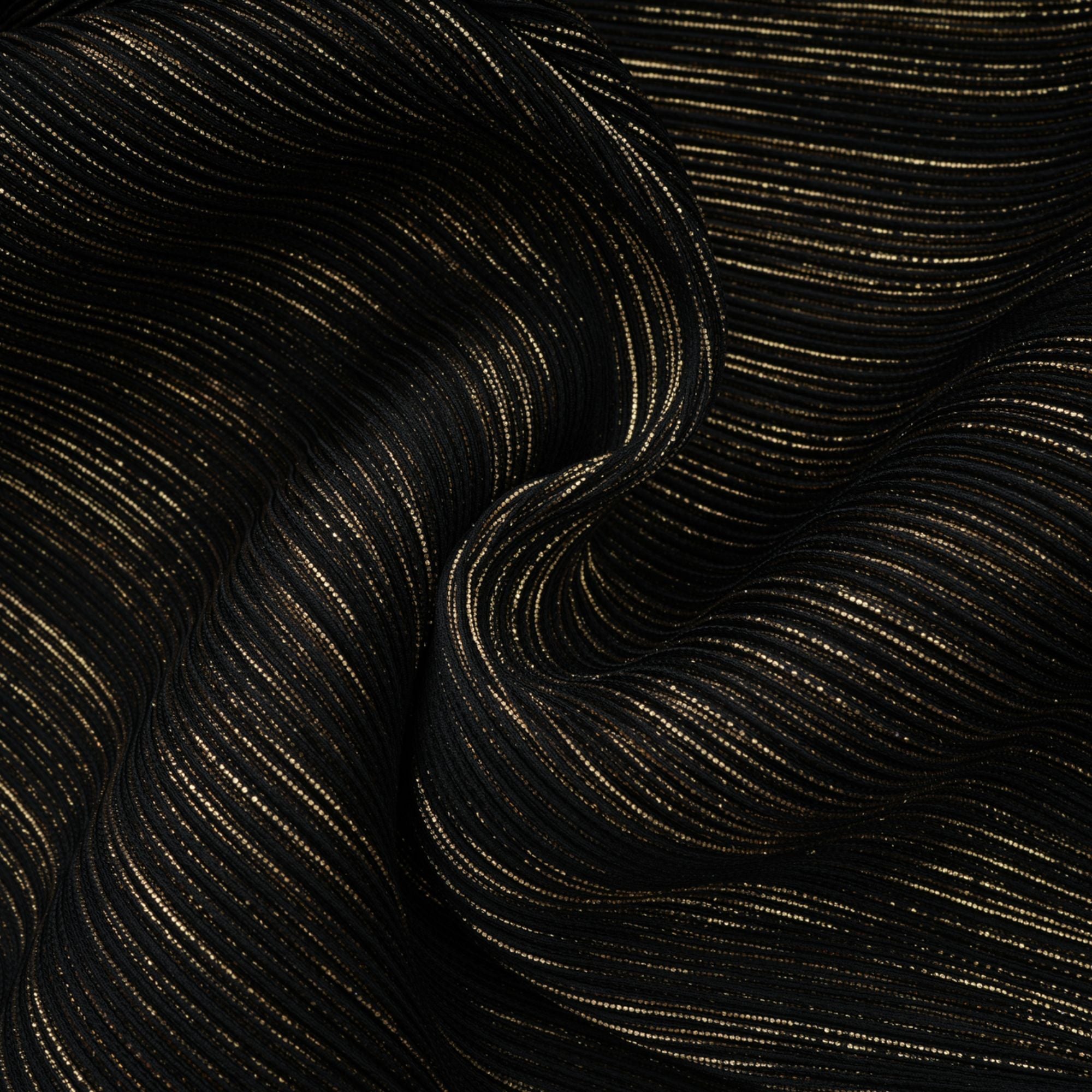 طقم دكستارد مكون من بلوزة وتنورة متطابقة باللون الأسود المذهب