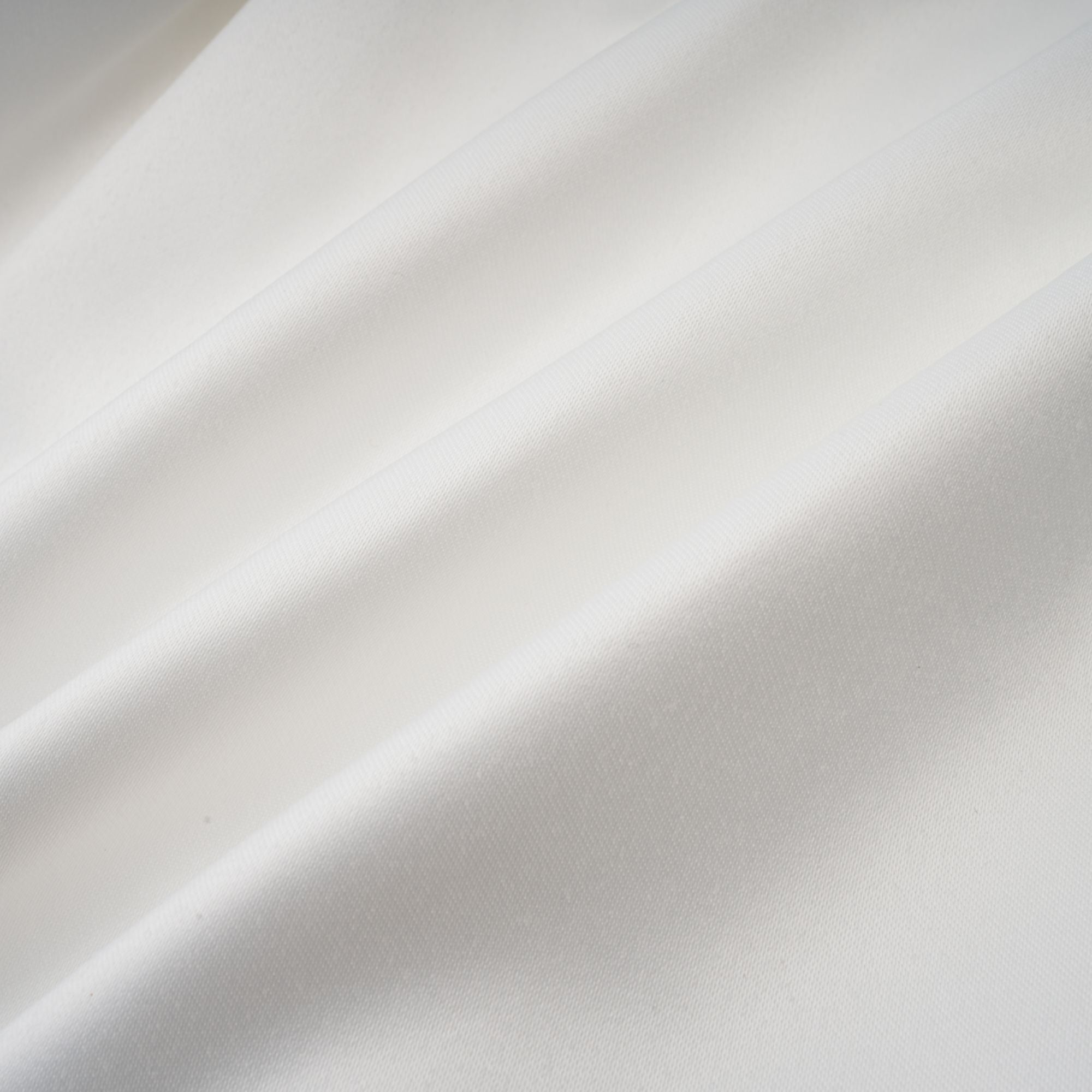 فستان أوليفيا الأبيض القصير ذو الرقبة المكشكشة