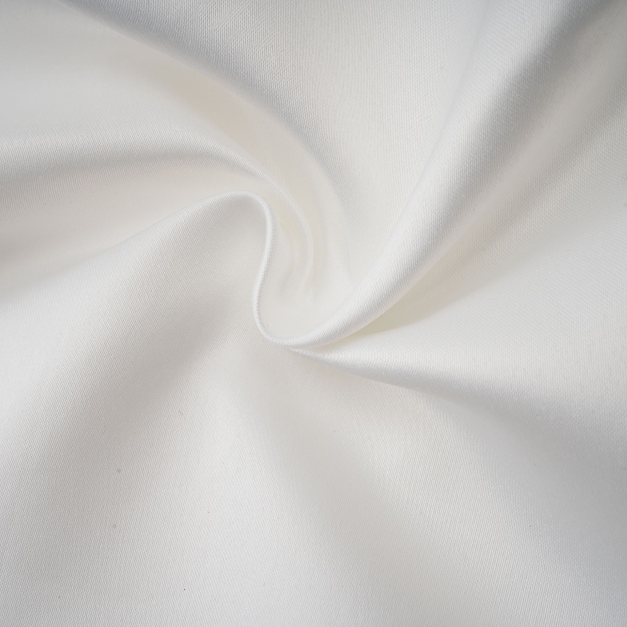 فستان أوليفيا الأبيض القصير ذو الرقبة المكشكشة