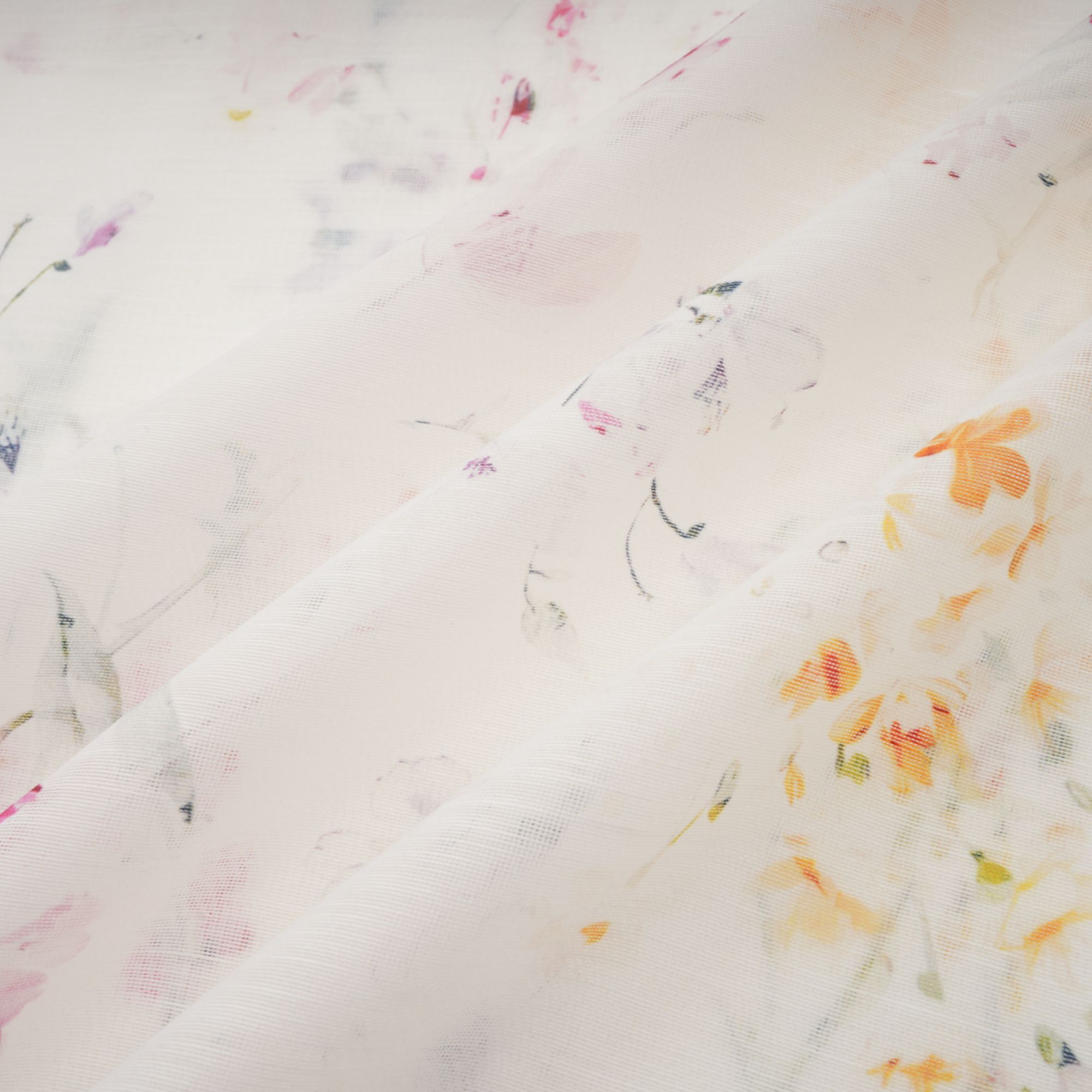 فستان زوي متوسط الطول بطبعة زهور باللون الأبيض