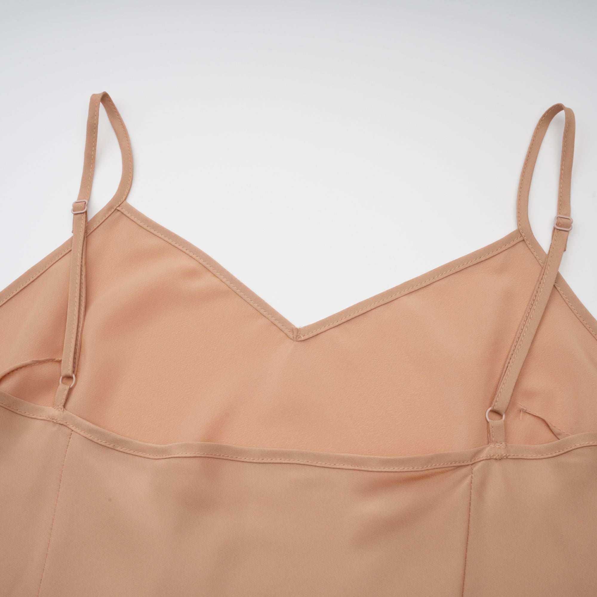 فستان أريان ميدي من الدانتيل والكروشيه باللون الأزرق البحري