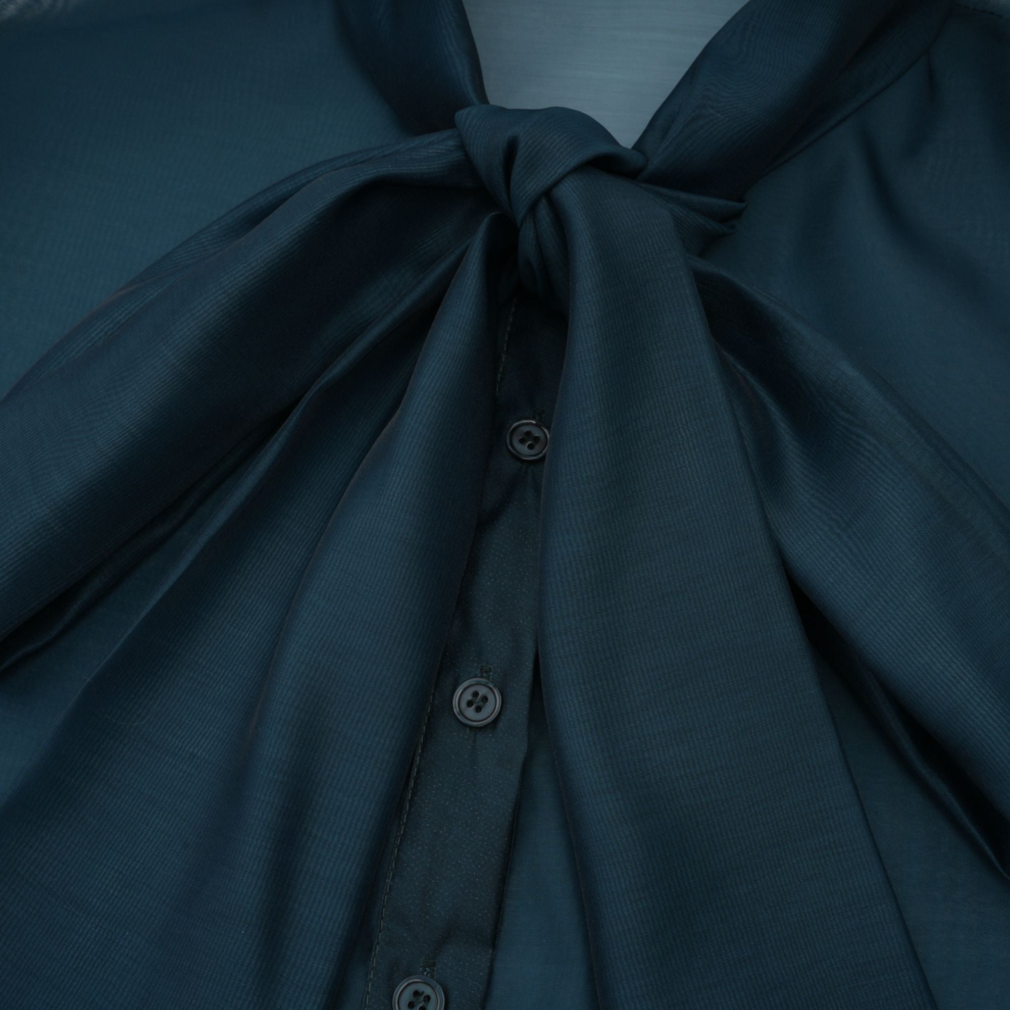 طقم قميص وتنورة متناسقين من زوي برباط عنق أخضر داكن