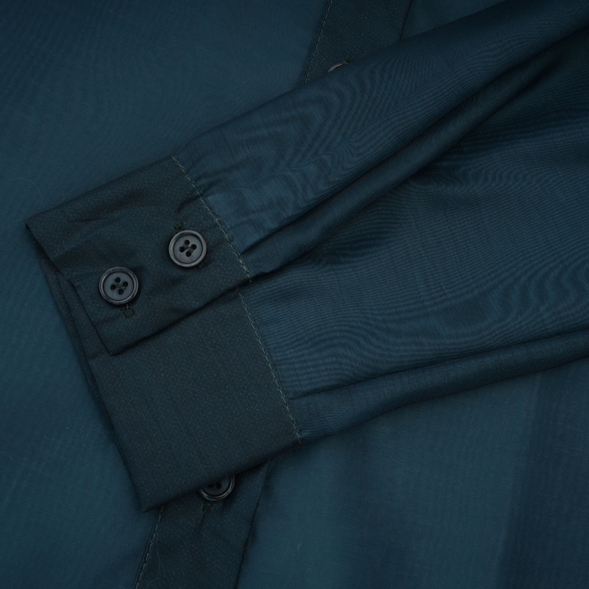 طقم قميص وتنورة متناسقين من زوي برباط عنق أخضر داكن