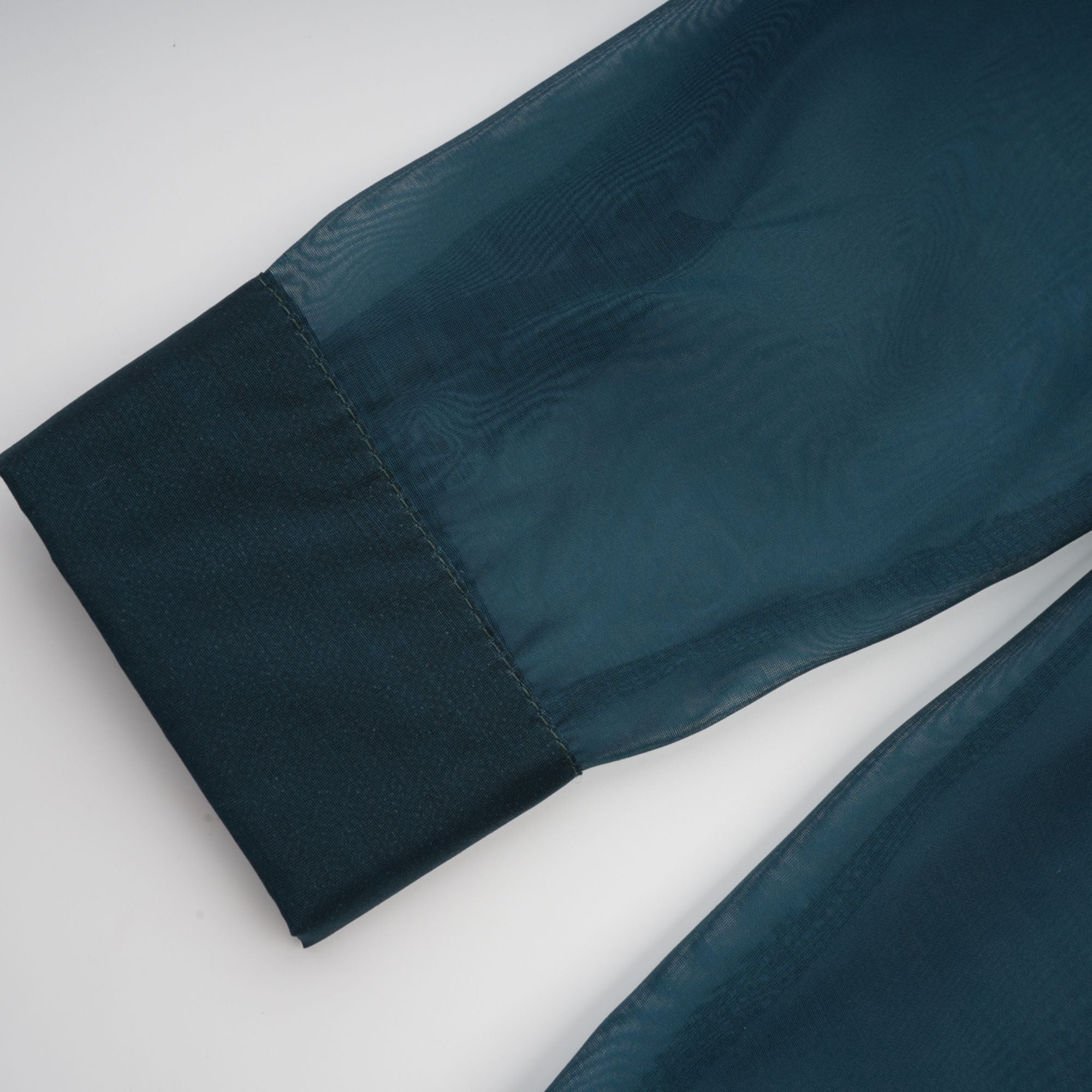 طقم قميص وتنورة متناسقين من زوي برباط عنق أخضر داكن