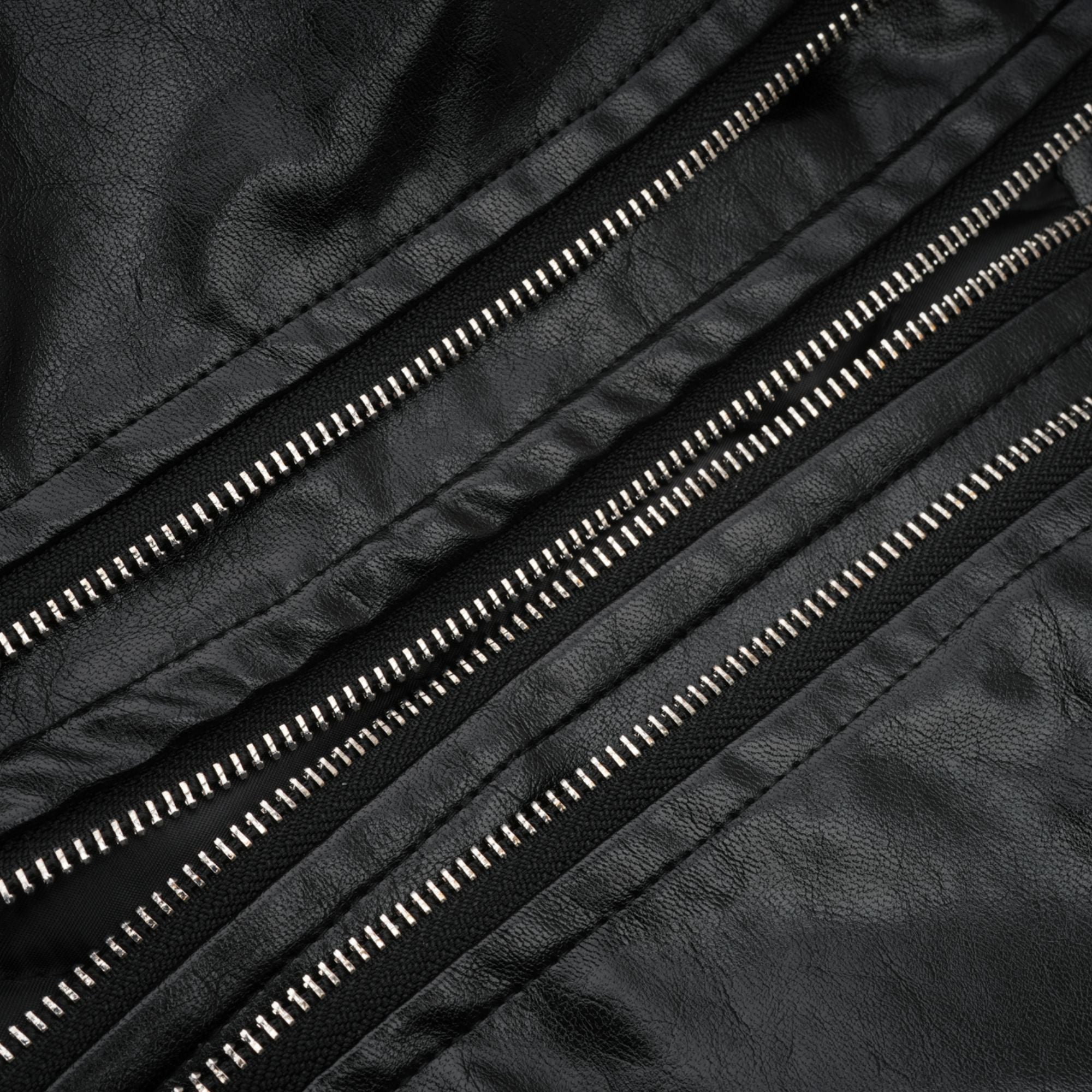 سترة فيرجيني الجلدية المبطنة والمقطوعة