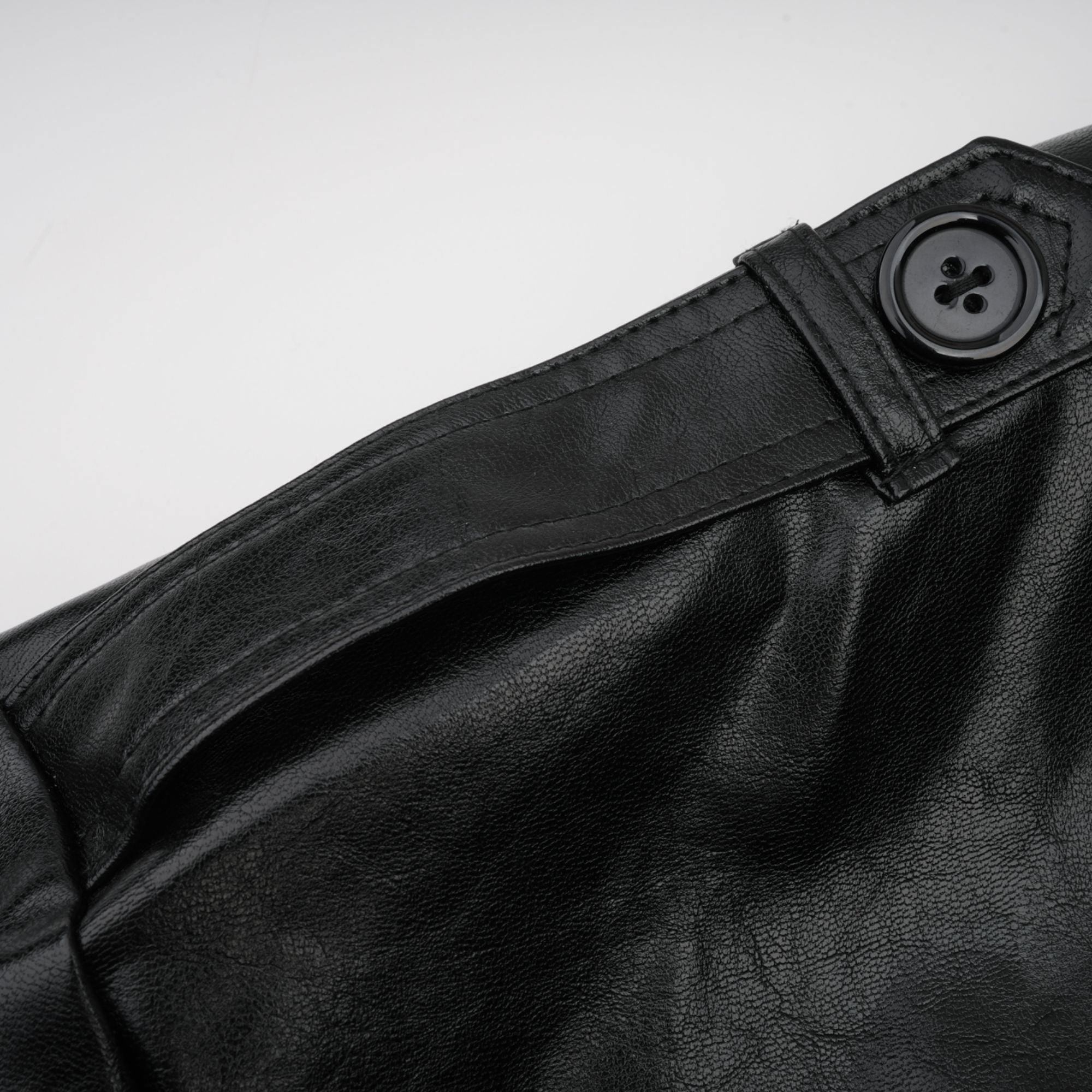 سترة فيرجيني الجلدية المبطنة والمقطوعة