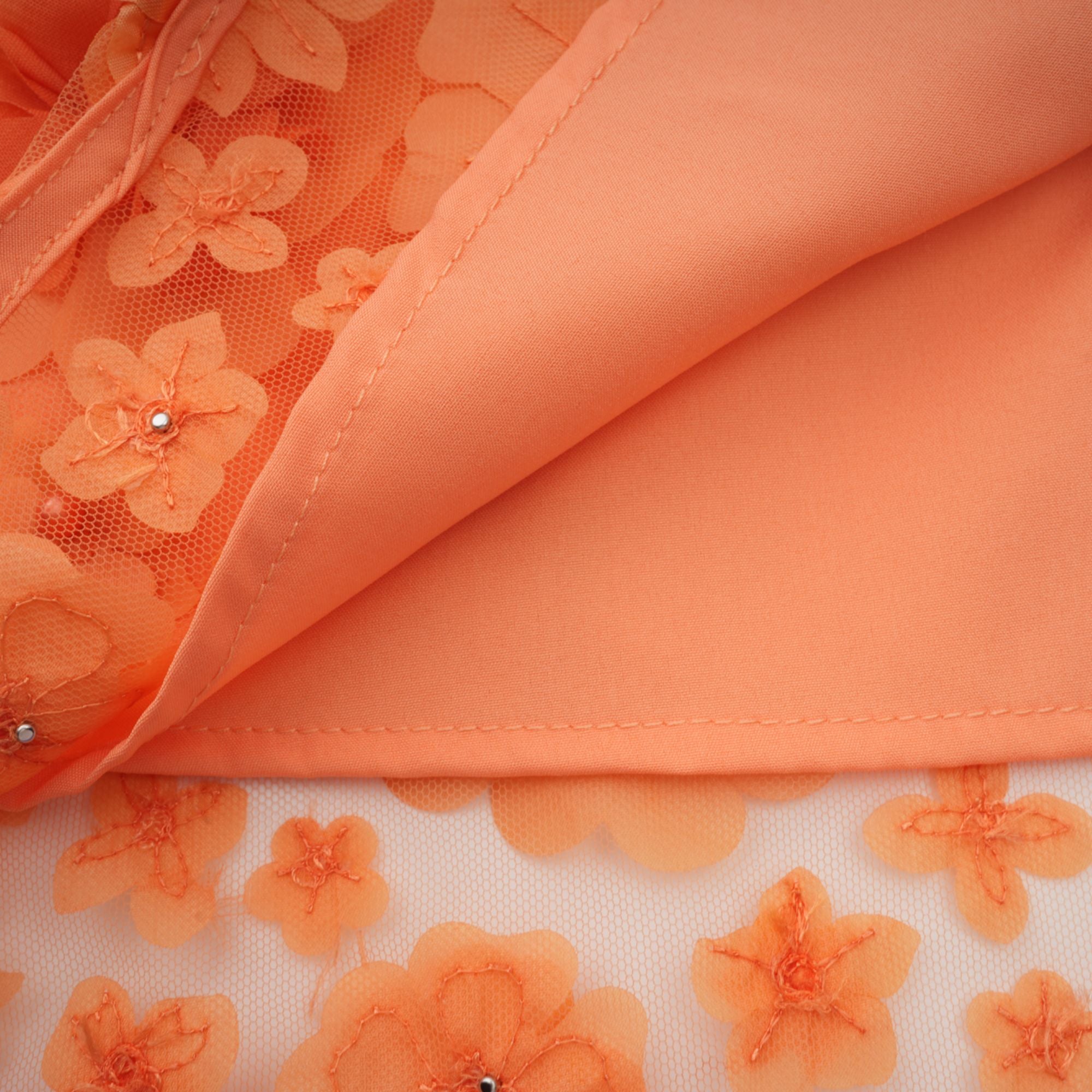 فستان قصير بزهرة صناعية برتقالي من تصميم Orphée