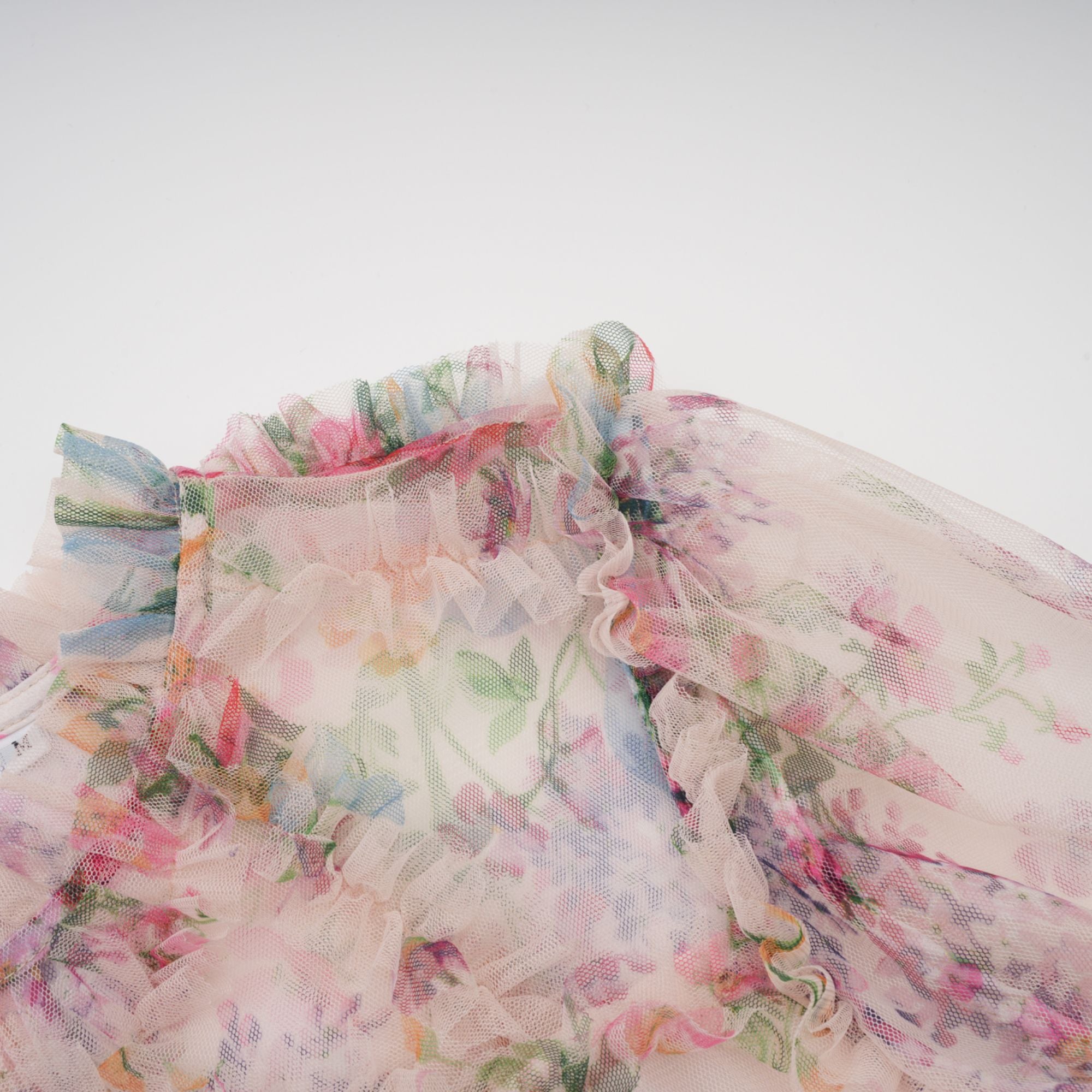 فستان كانديس متوسط الطول من التول مع كشكشة زهرية