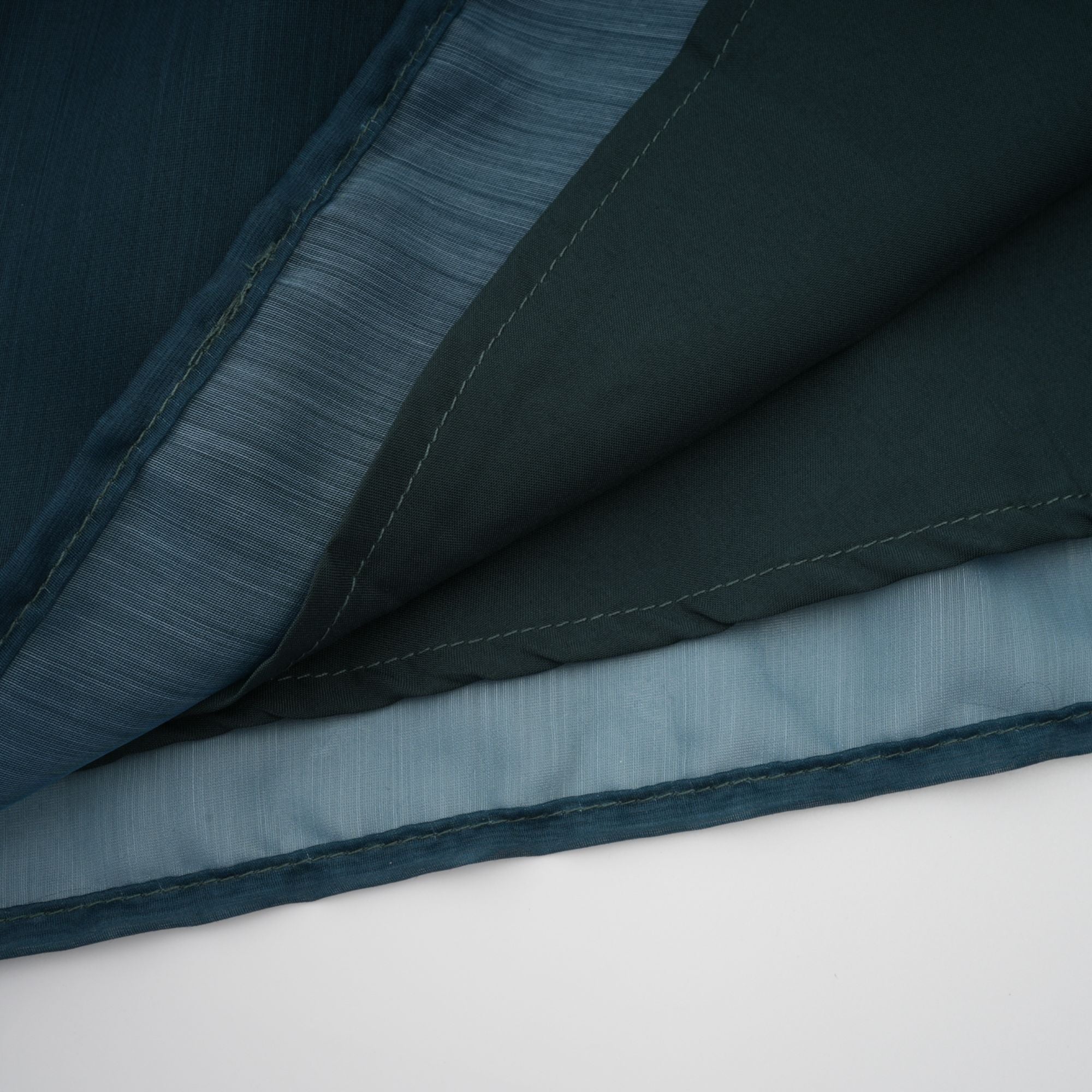 طقم قميص وتنورة متناسقين من زوي برباط عنق أخضر داكن