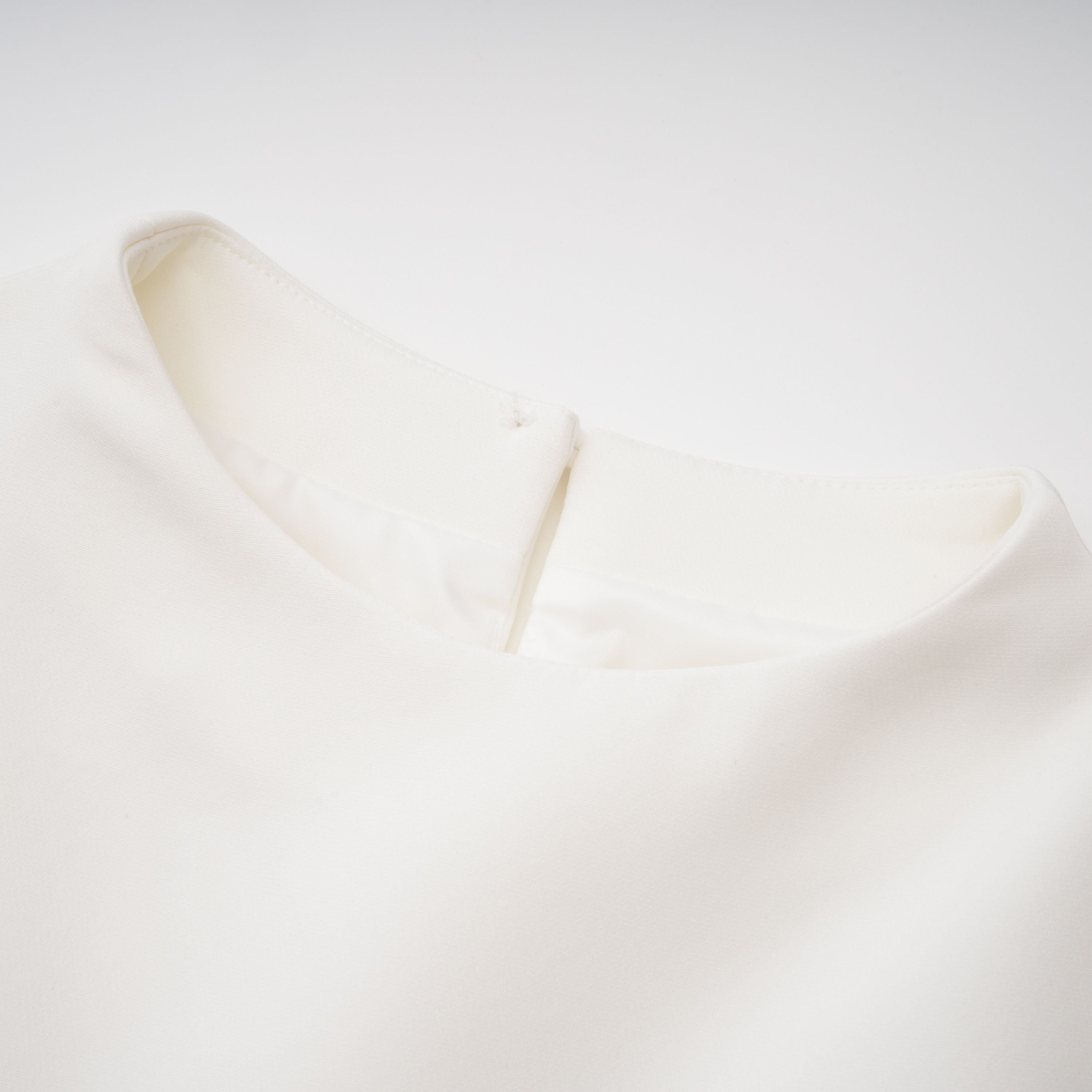 فستان قصير من Kristveig White Cape Design