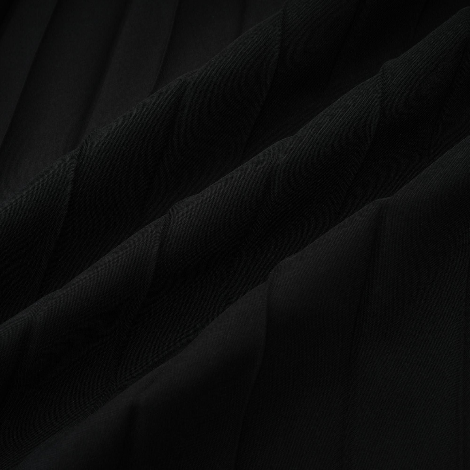 طقم دكستارد مكون من بلوزة وتنورة متطابقة باللون الأسود المذهب