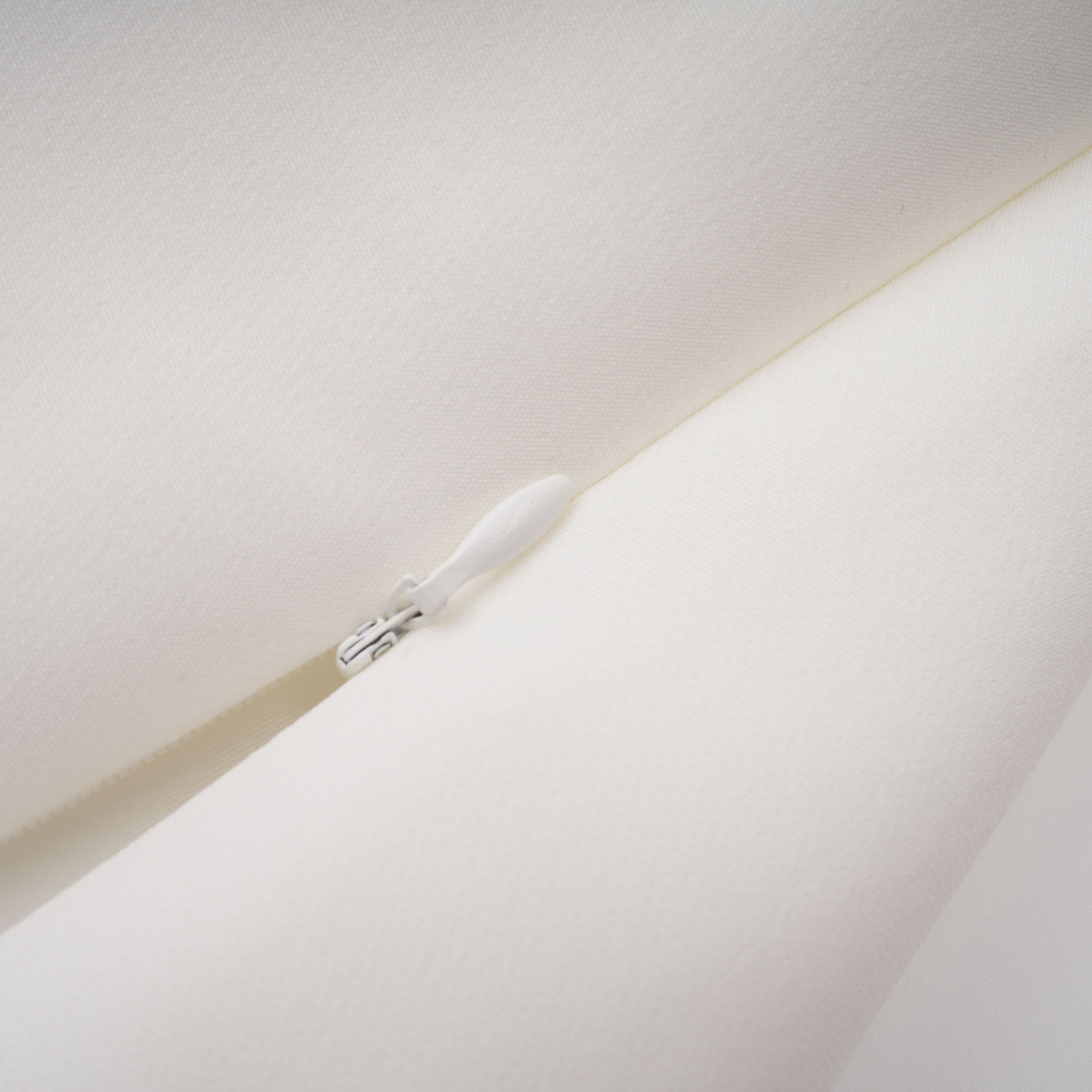 فستان قصير من Kristveig White Cape Design