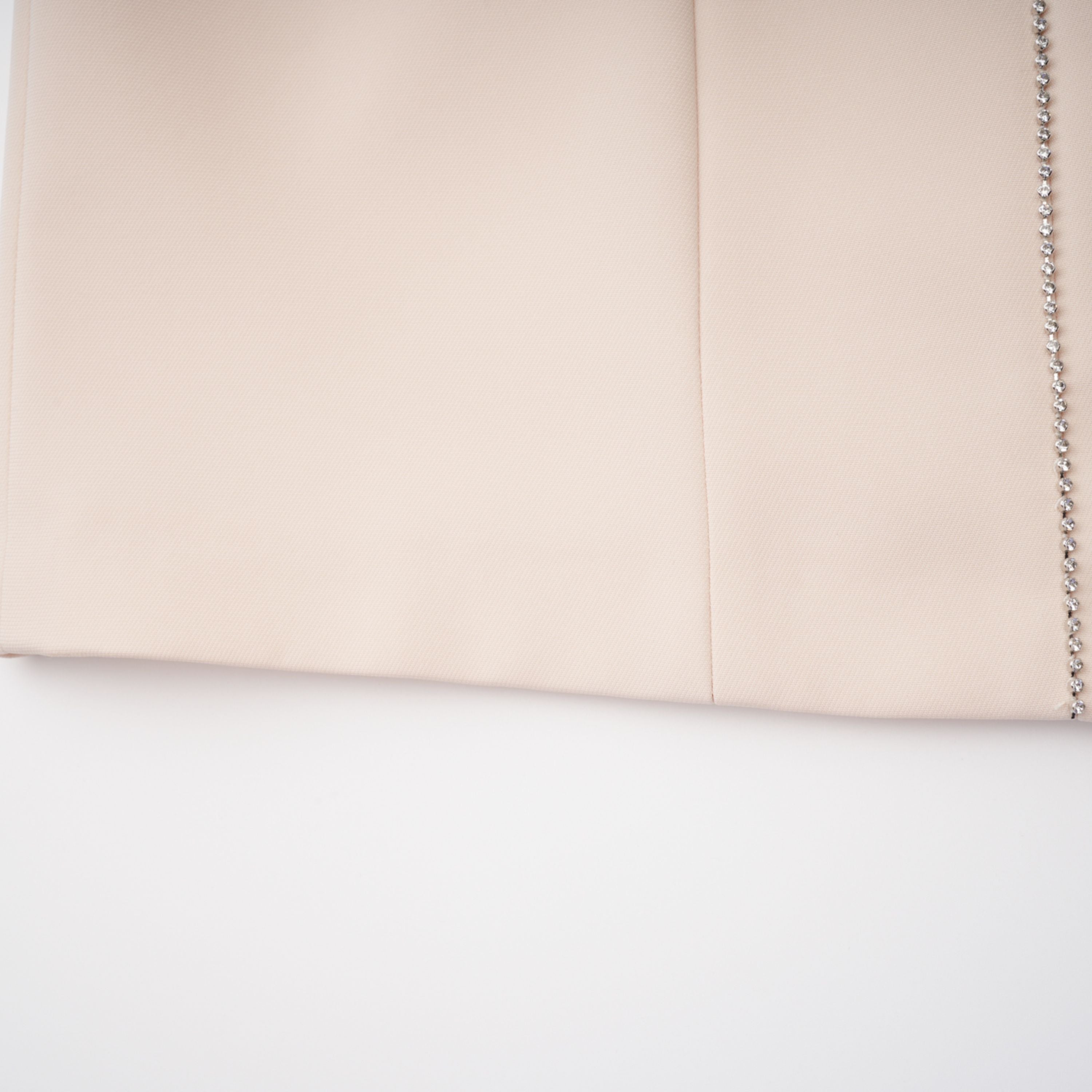 Quintella Neutrales Midi-Kleid mit Blumenmuster und Kristallverzierung