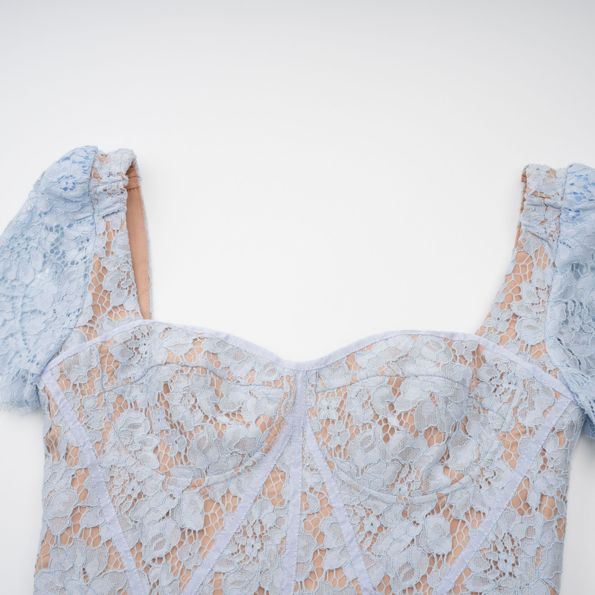 فستان أودري متوسط الطول من الدانتيل المزهر باللون الأزرق