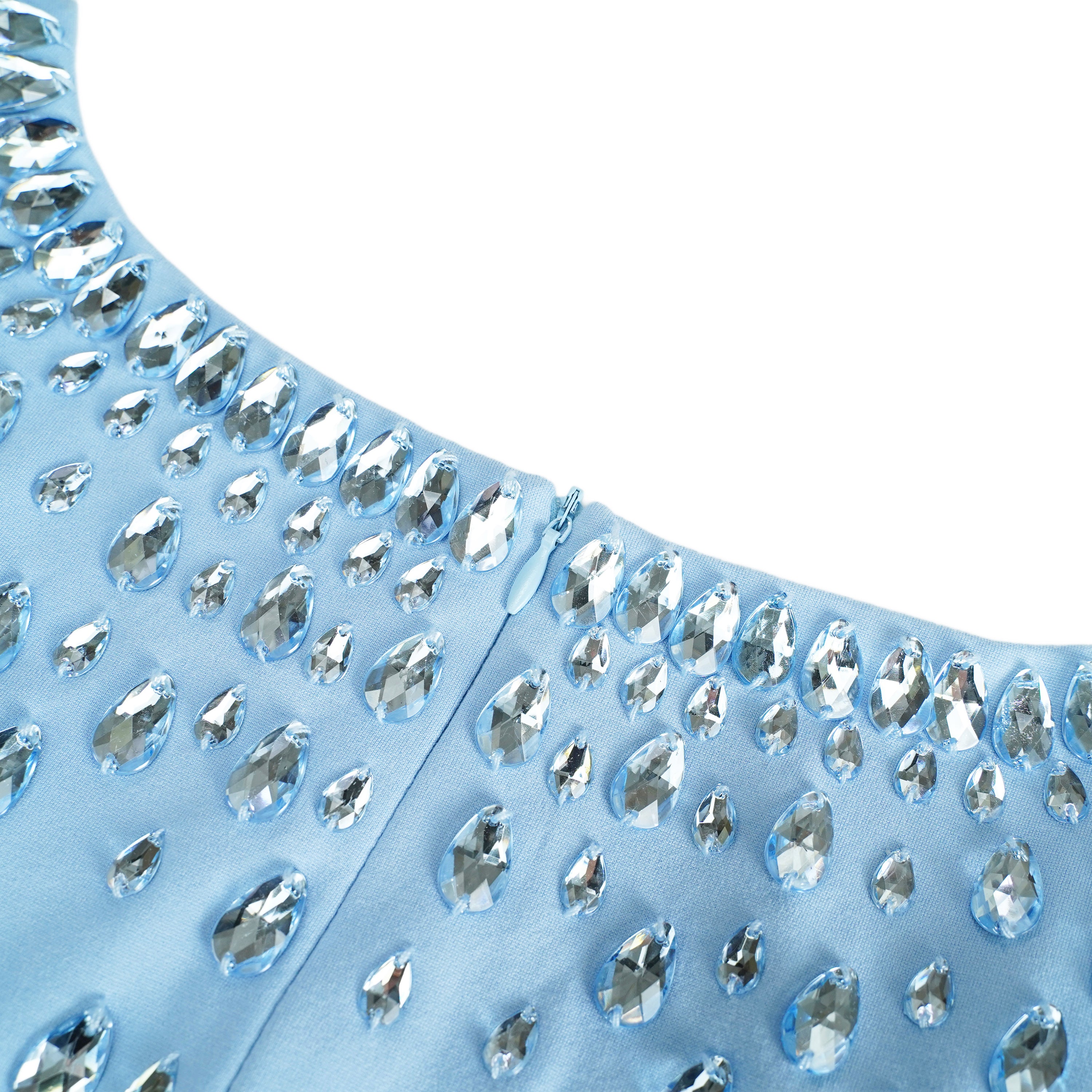 فستان ماكسي أزرق مزين بالكريستال من ميريس