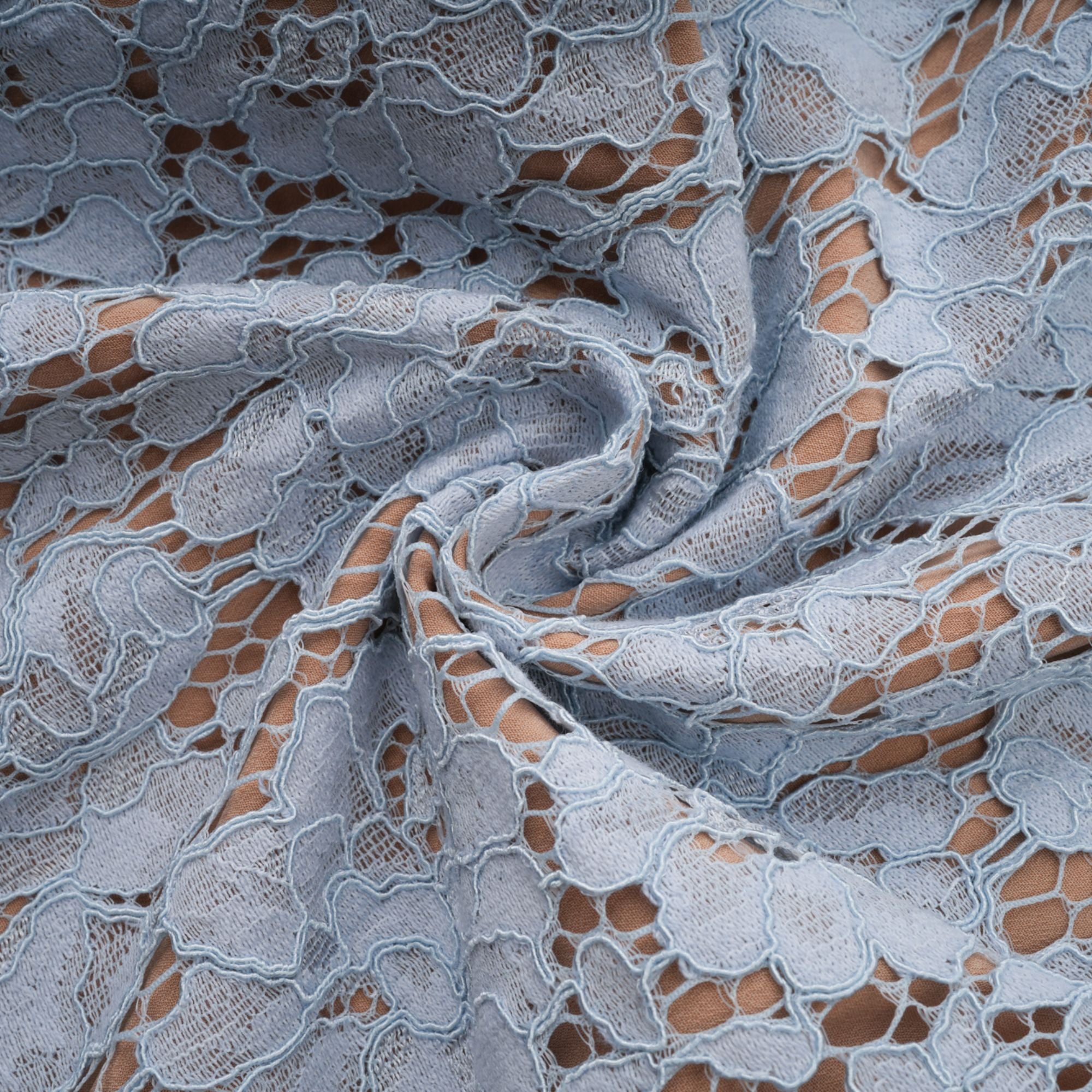 فستان أودري متوسط الطول من الدانتيل المزهر باللون الأزرق