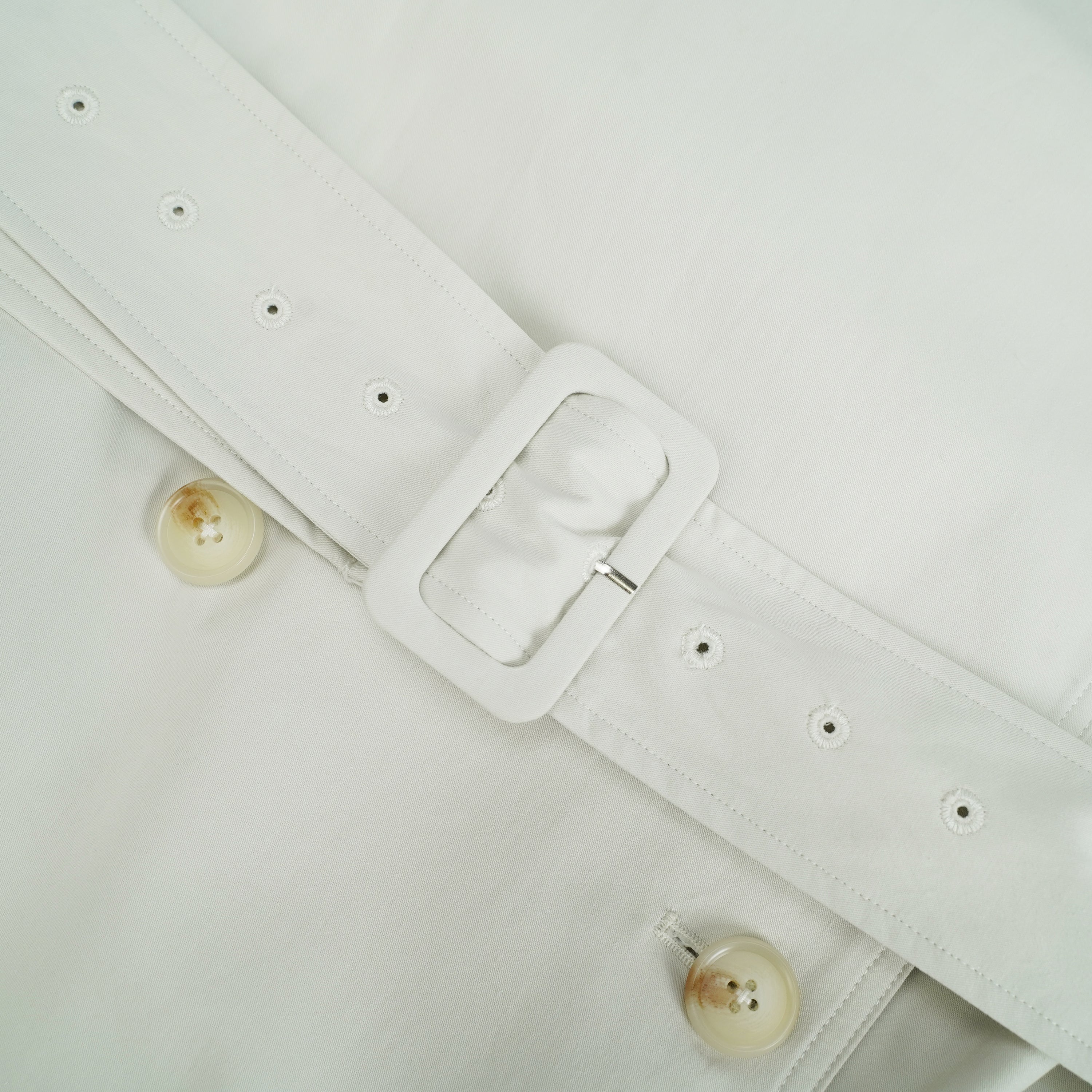 Bruyère Weißer, zweireihiger, langer Trenchcoat