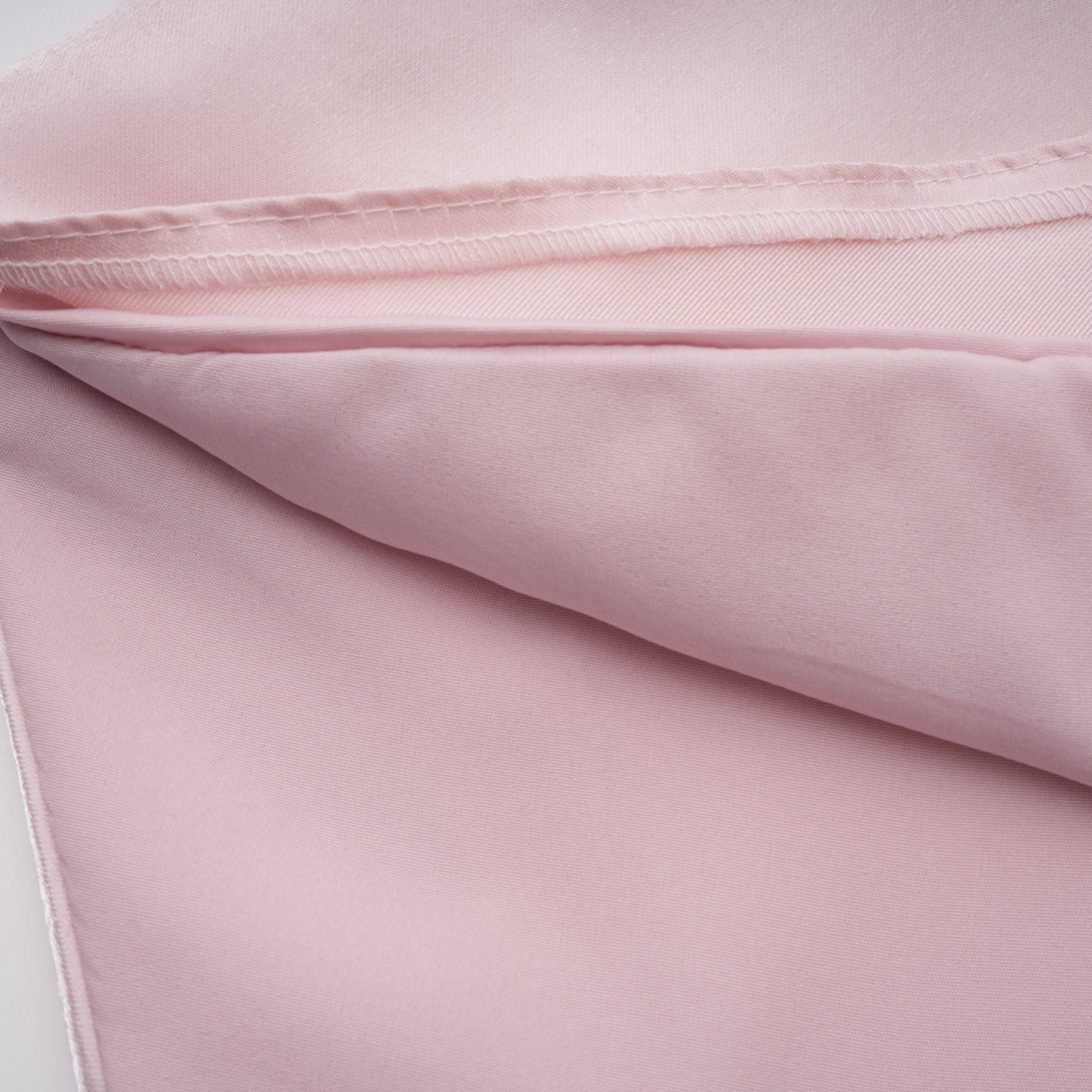 فستان طويل بدون أكمام مزين بأحجار الراين الوردية