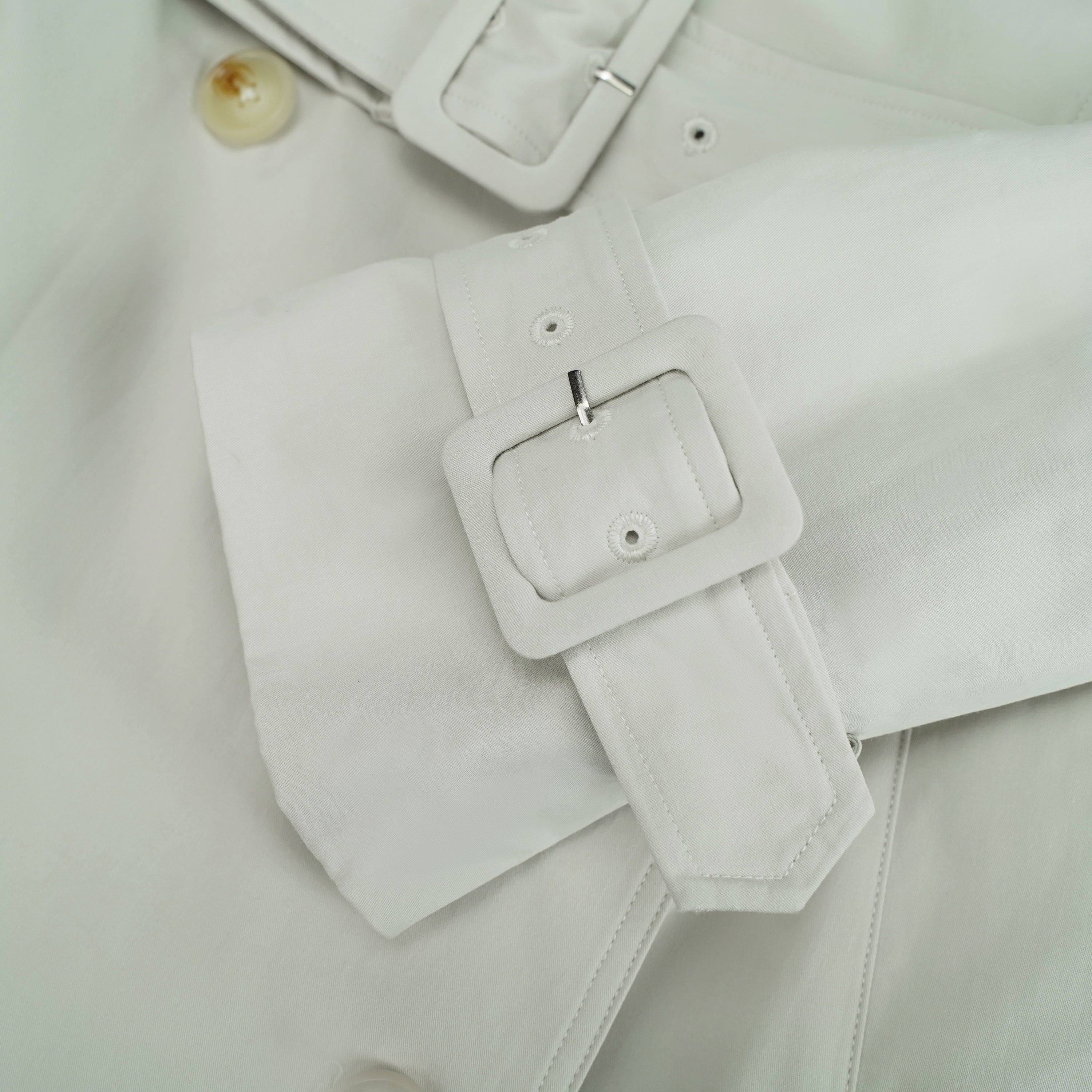 Bruyère Weißer, zweireihiger, langer Trenchcoat