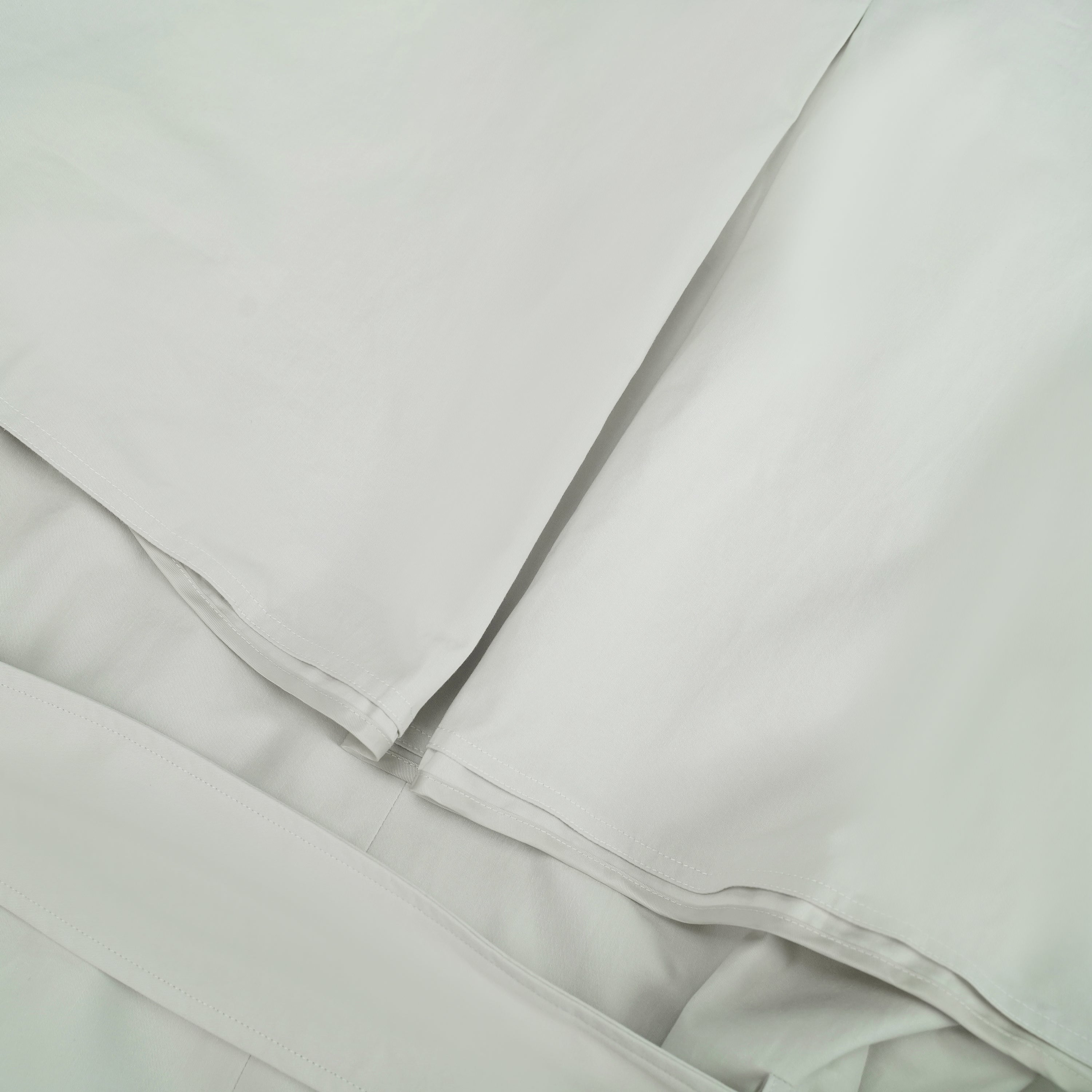 Bruyère Weißer, zweireihiger, langer Trenchcoat