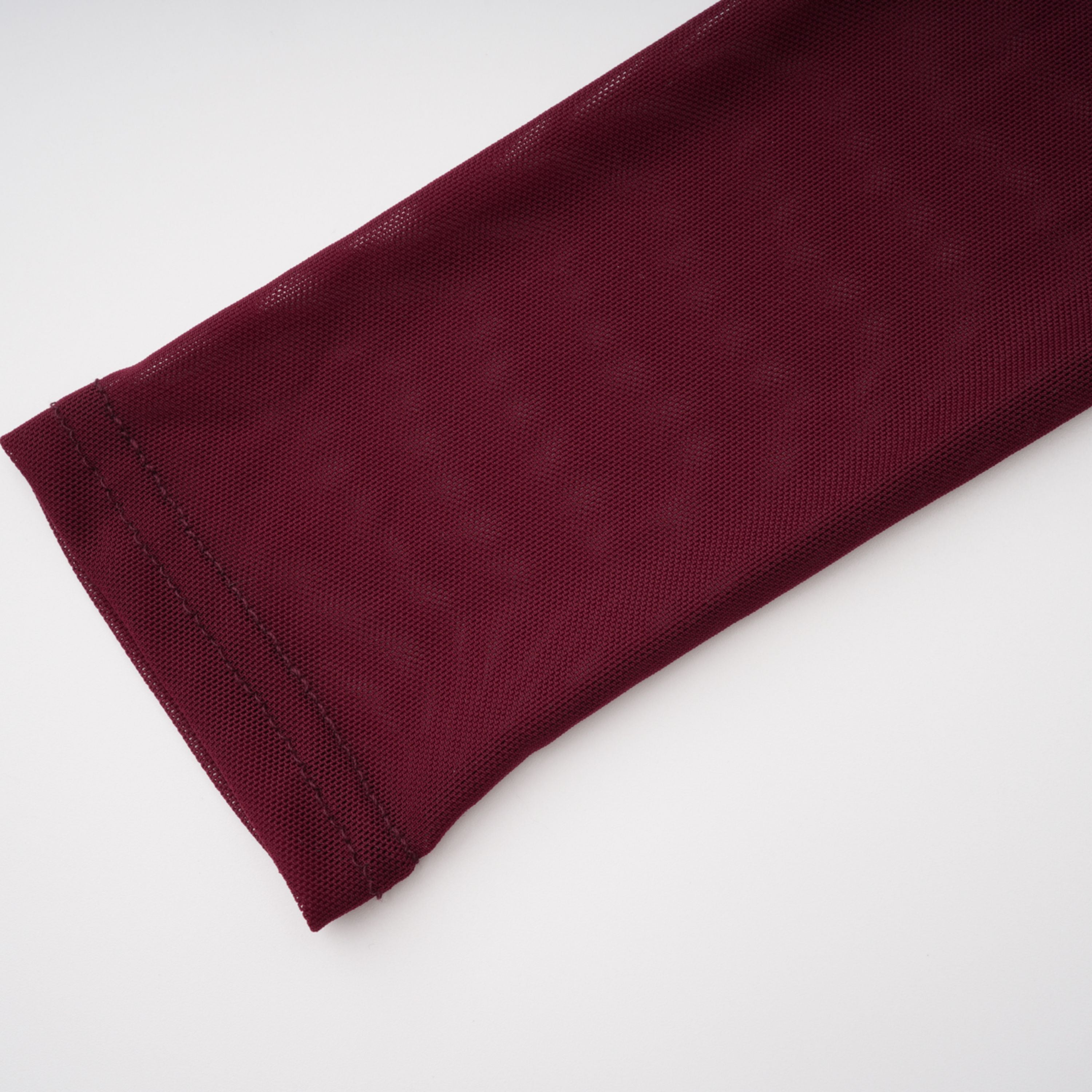 فستان طويل غير متماثل مع كشكش على شكل شريط