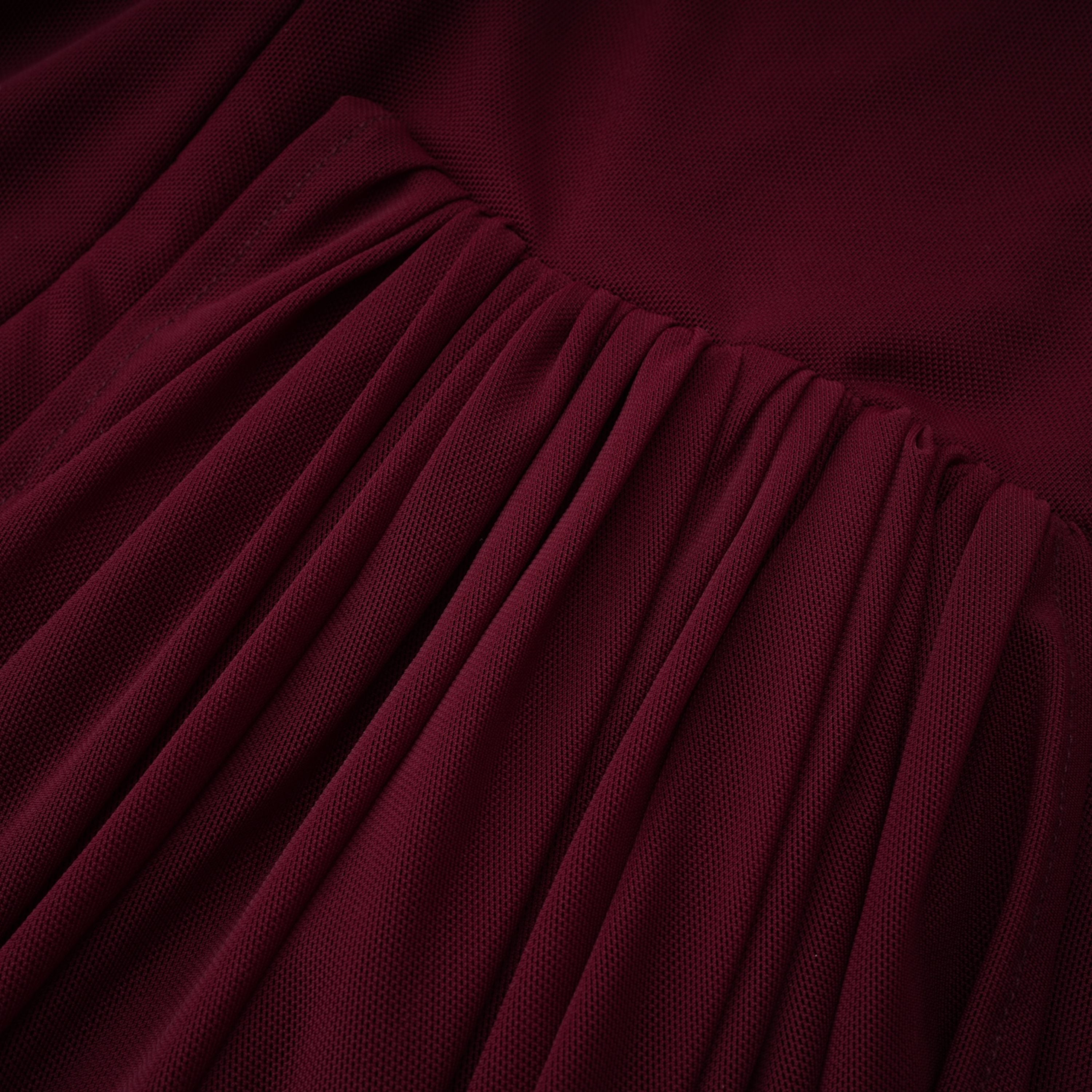 فستان طويل غير متماثل مع كشكش على شكل شريط