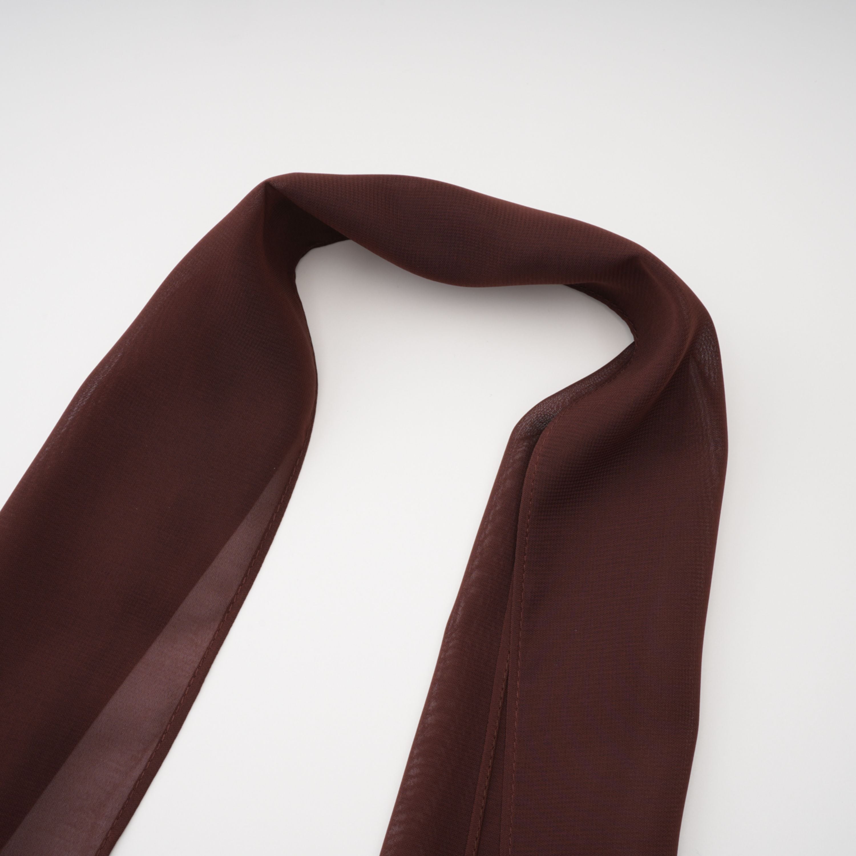 فستان طويل من الساتان المزركش باللون البني من Inmaculada