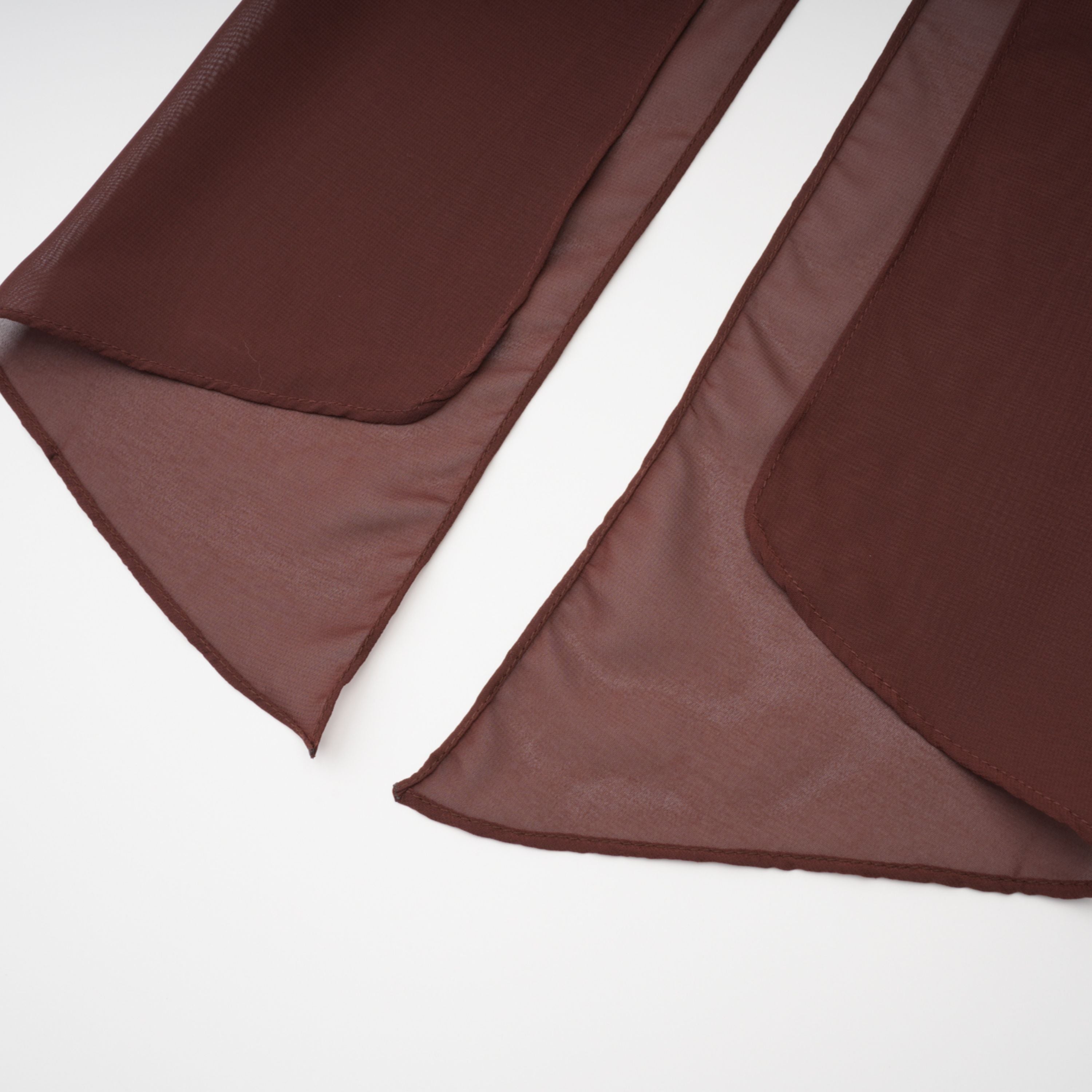 فستان طويل من الساتان المزركش باللون البني من Inmaculada