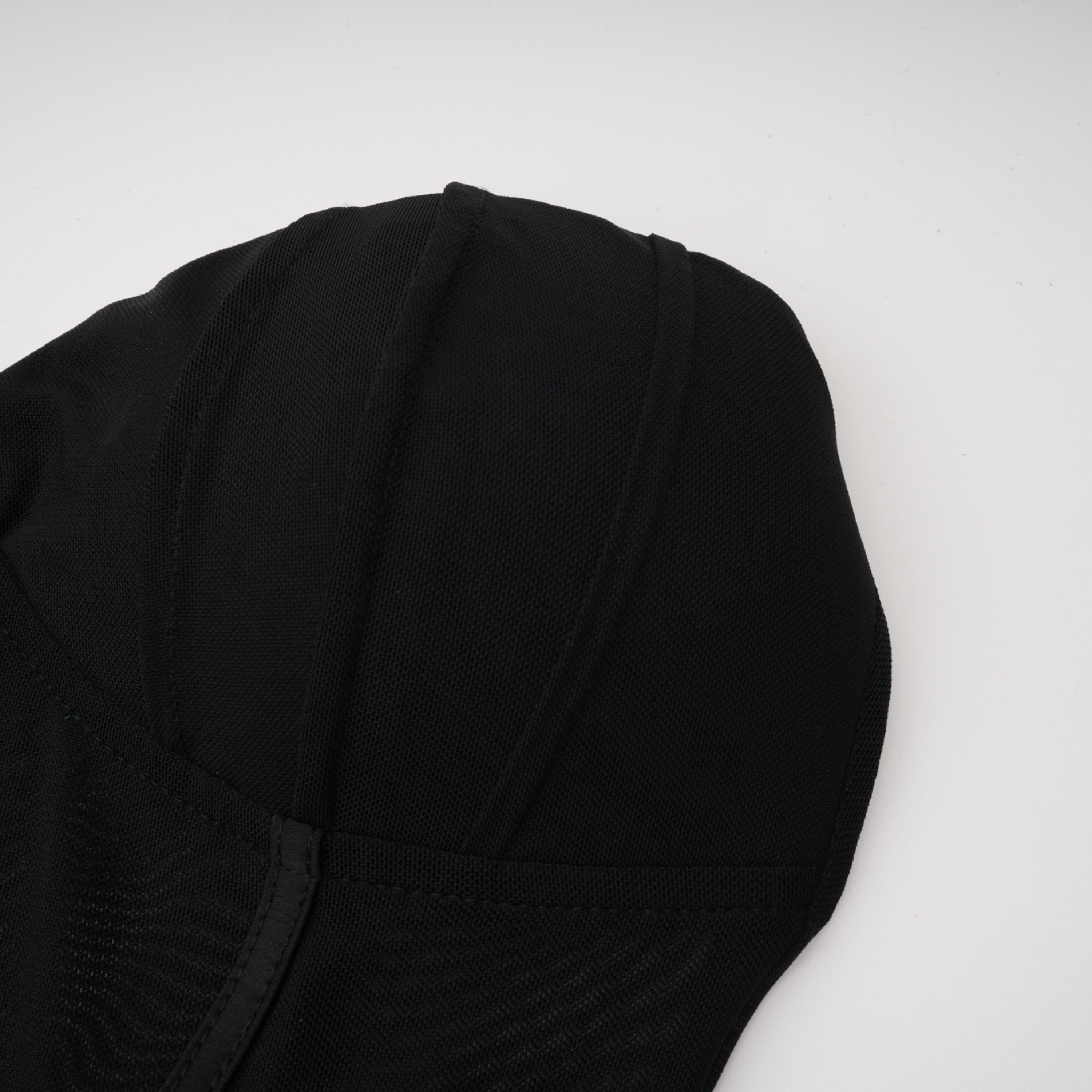 فستان قصير من Ivona Black بتصميم رباط عنق وشريط