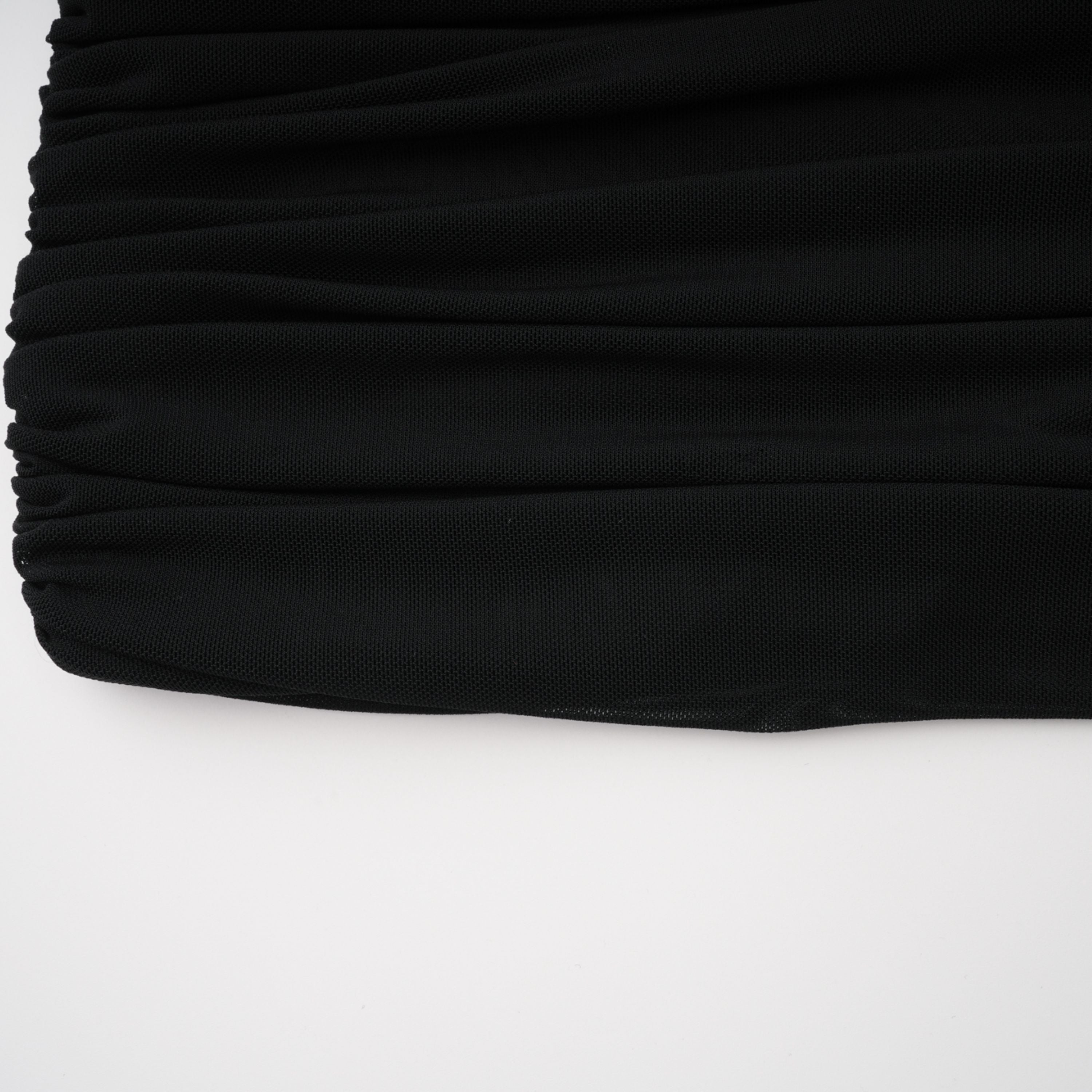 فستان قصير من Ivona Black بتصميم رباط عنق وشريط