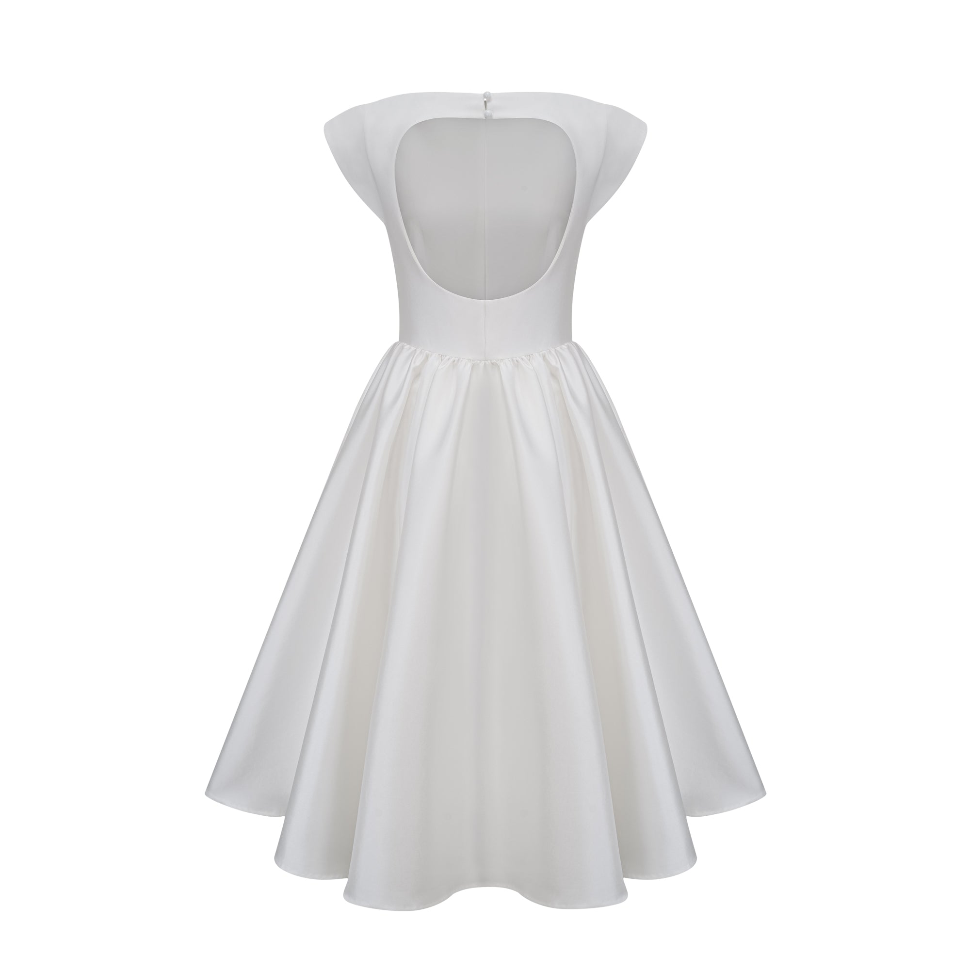 فستان أماندين متوسط الطول بأكمام قصيرة وفتحة ظهر مفتوحة باللون الأبيض