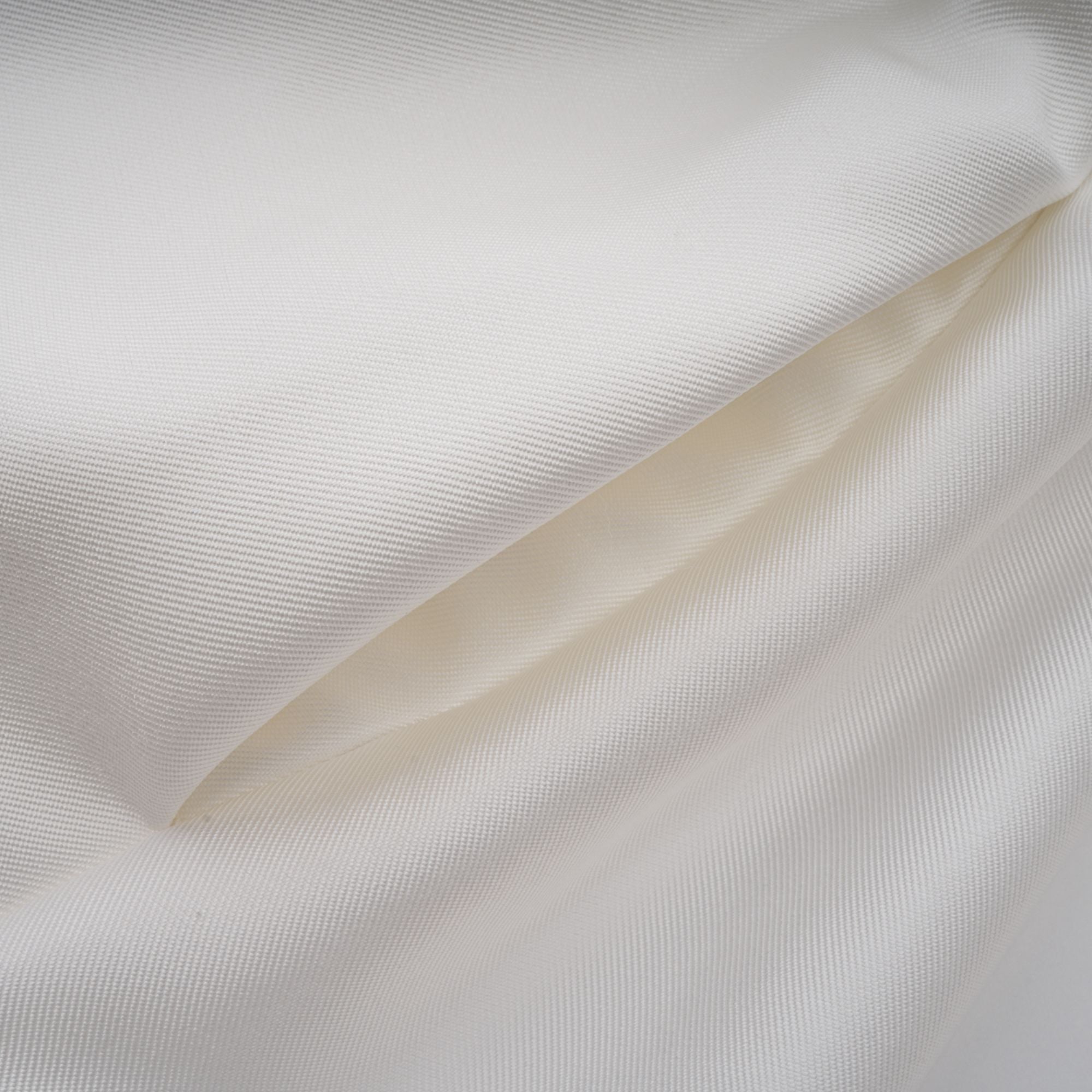 فستان أماندين متوسط الطول بأكمام قصيرة وفتحة ظهر مفتوحة باللون الأبيض