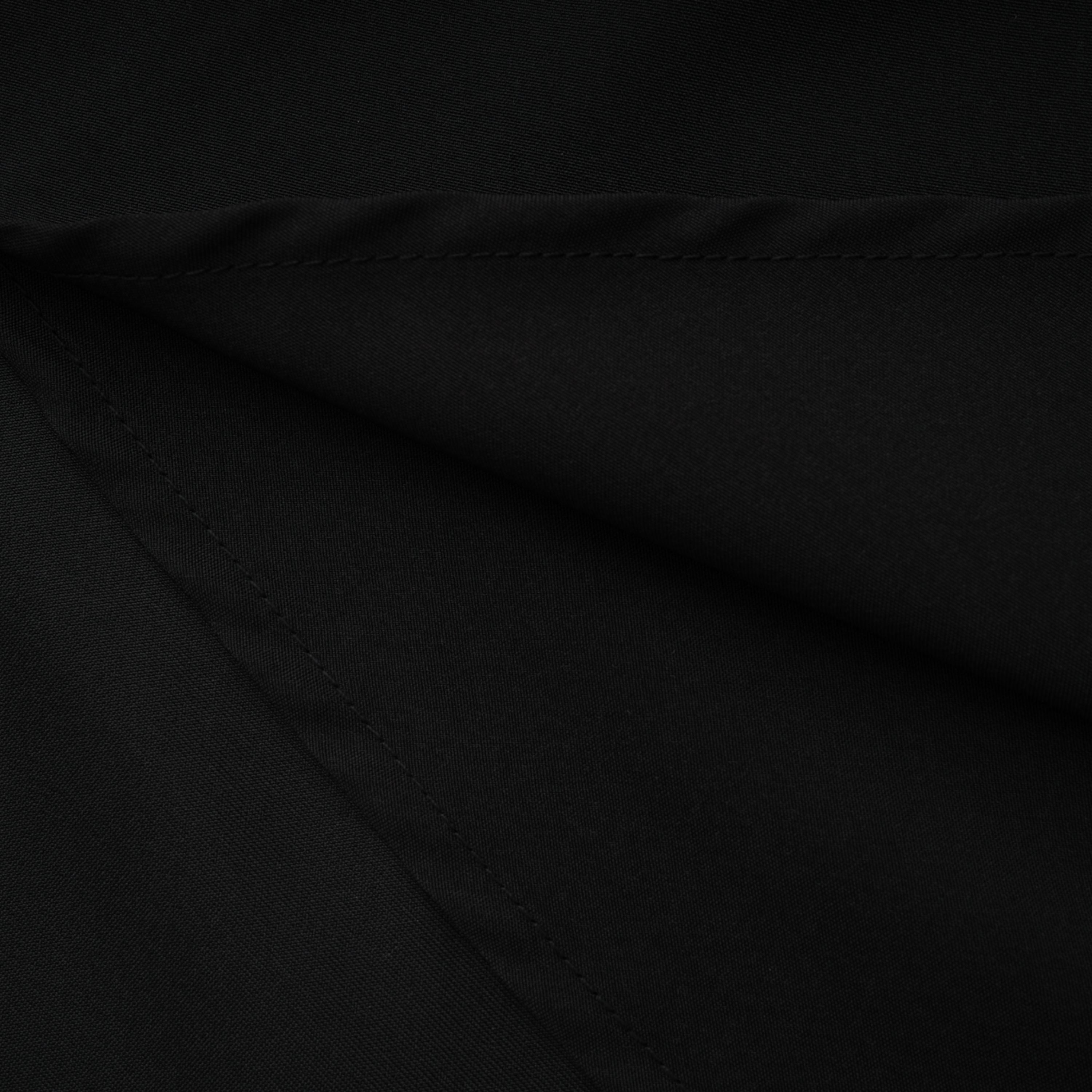 Schwarzes Maxikleid aus Satin mit Spitzenbesatz