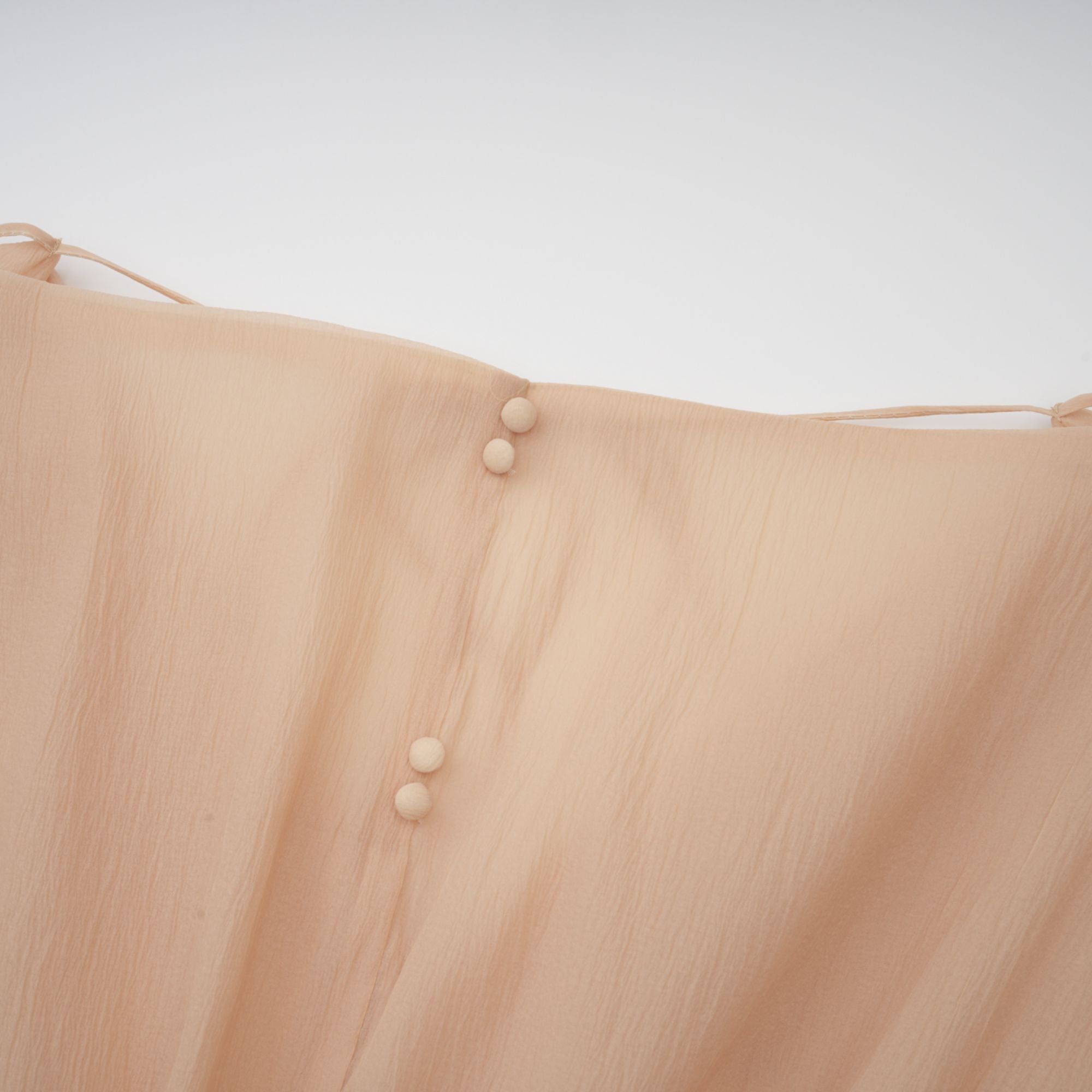 فستان قصير من Amélie مزين بالزهور باللون المحايد