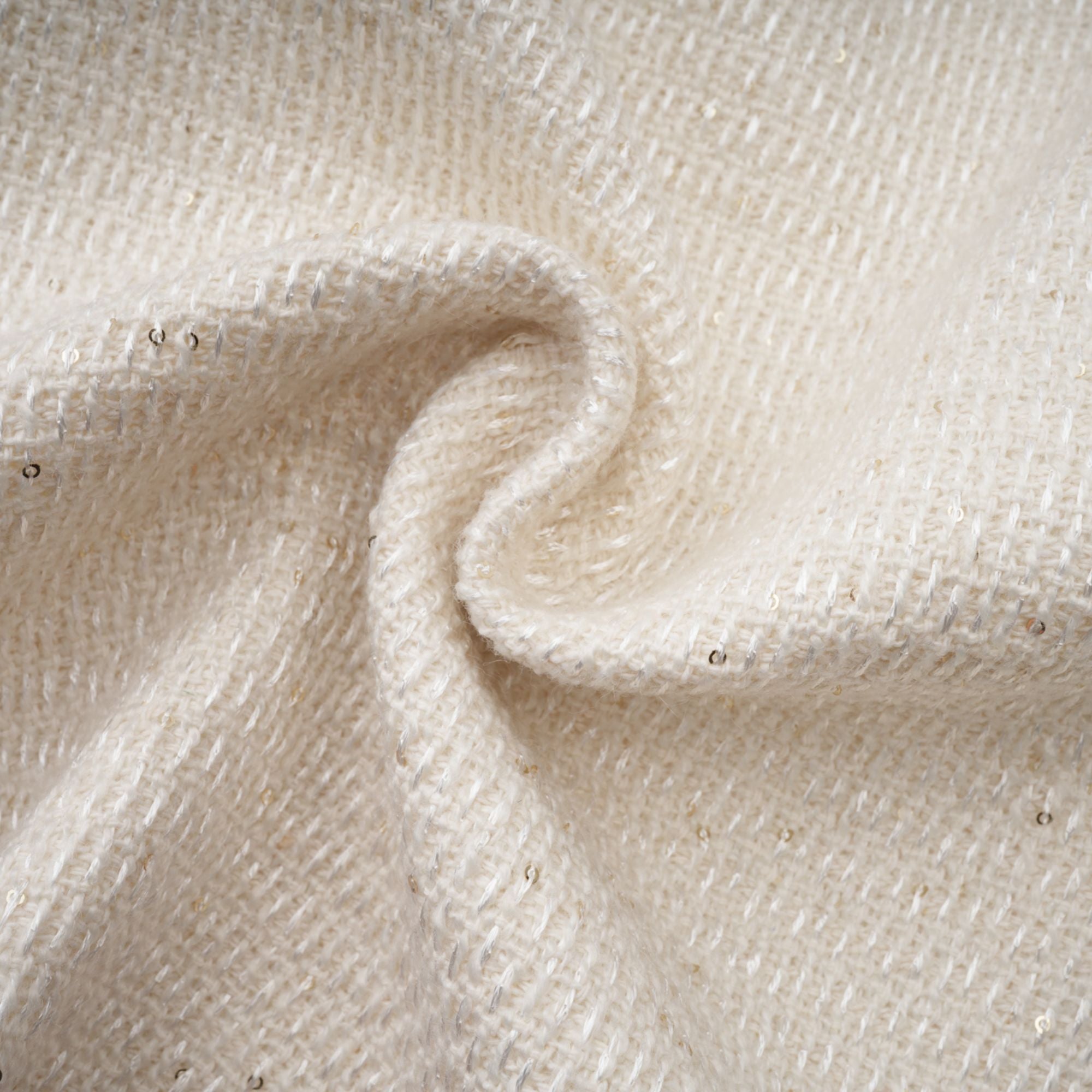 فستان جين الأبيض المزين من التويد القصير