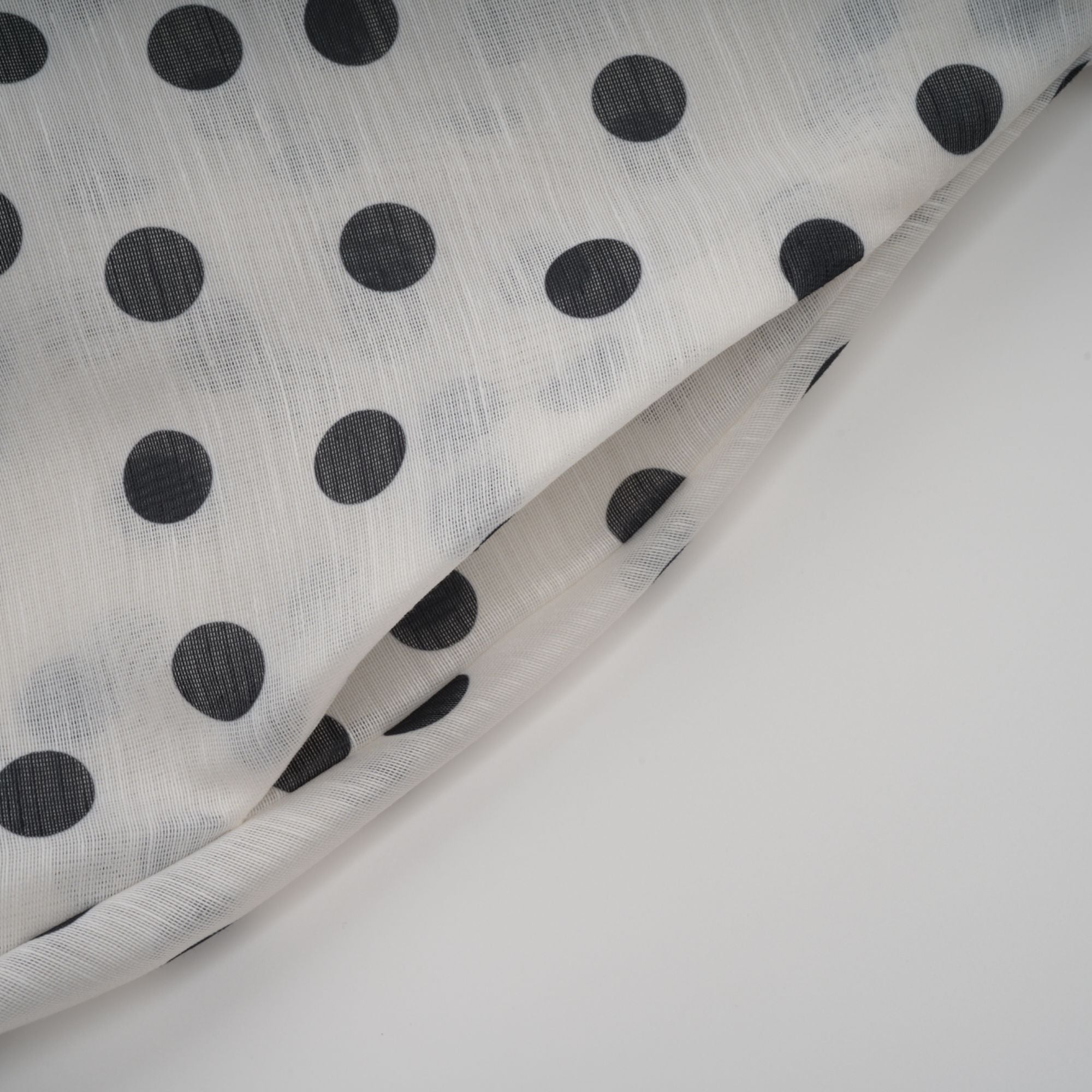 Audrey – Weißes Midikleid mit Schleife und Punkten